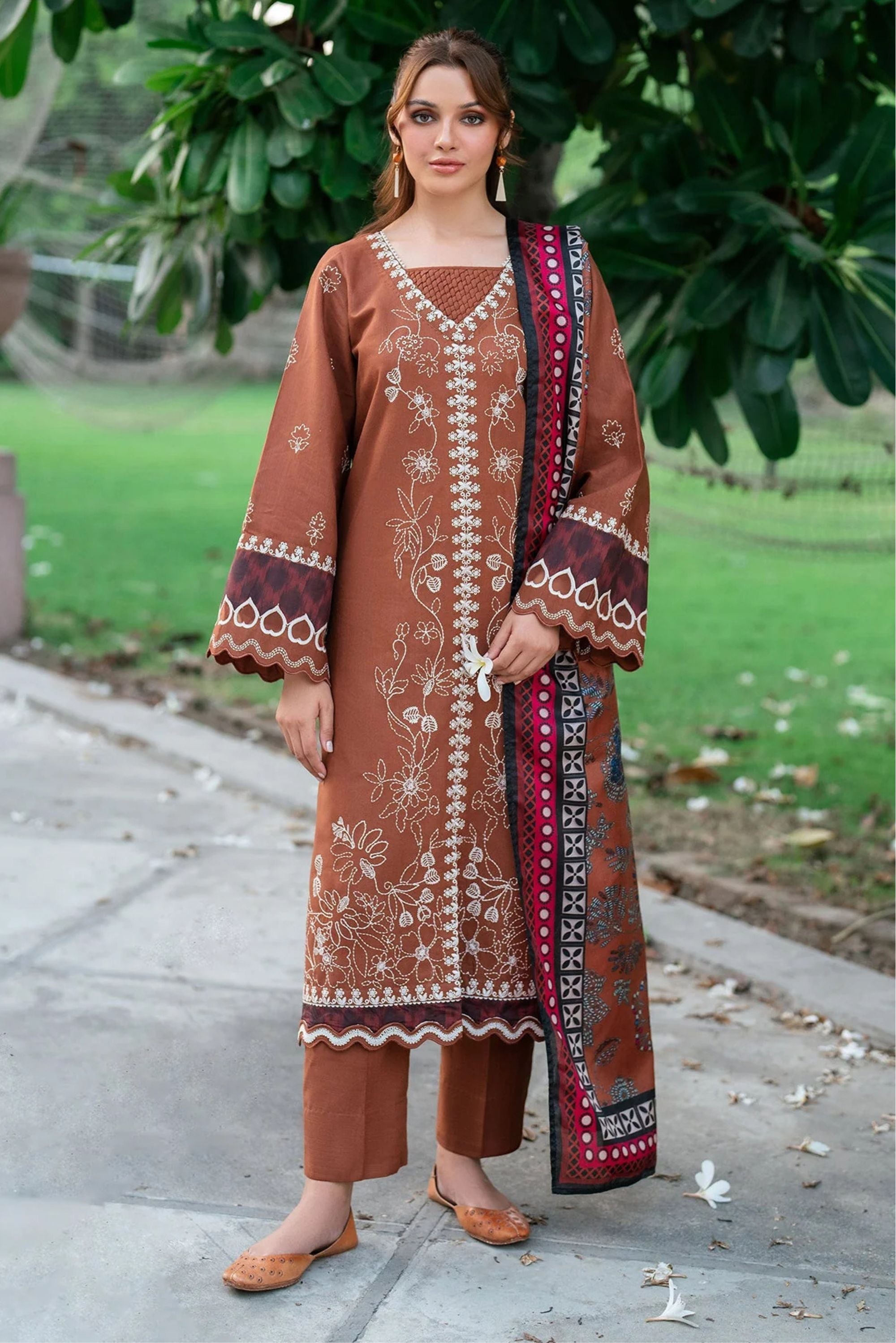 Pakistani Formal Suits For Get Together