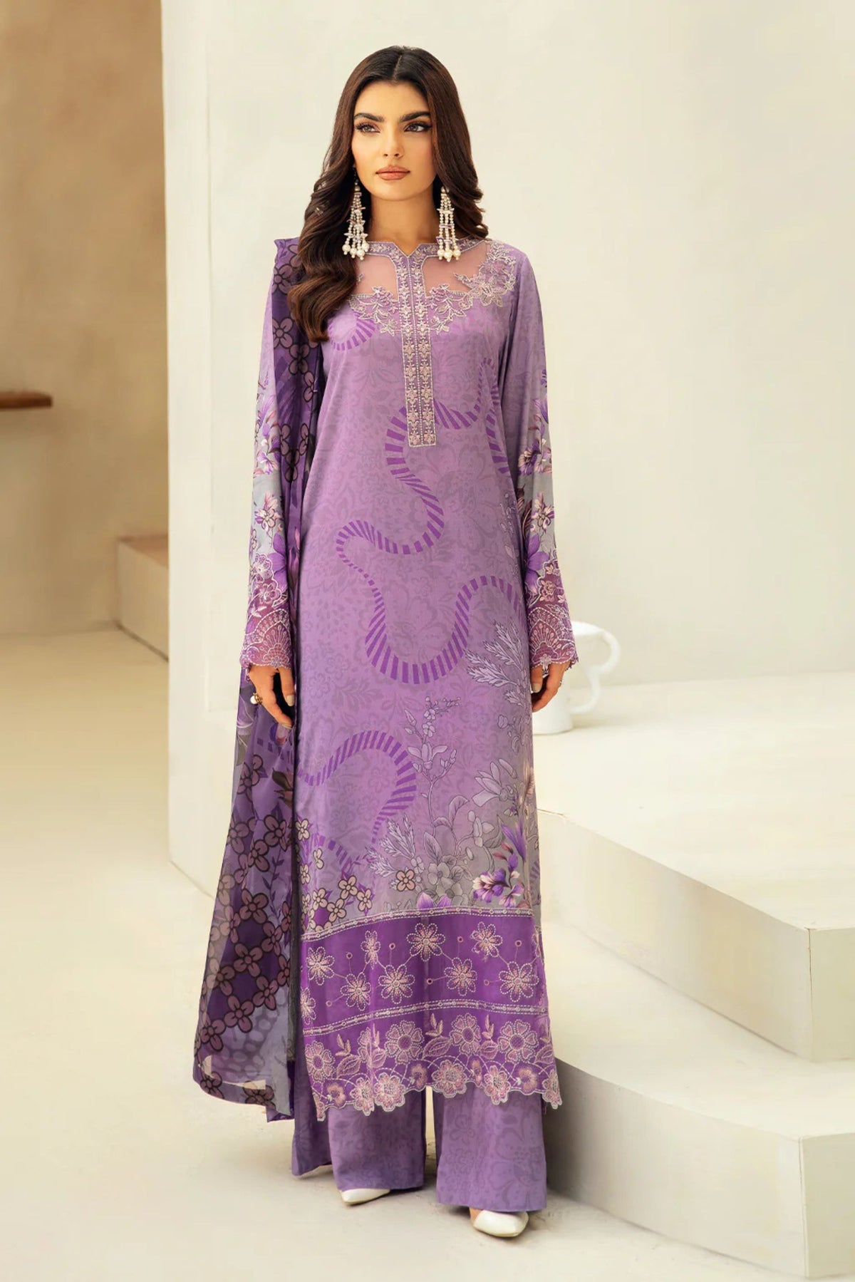 Fancy Suits For Pakistani Get Together