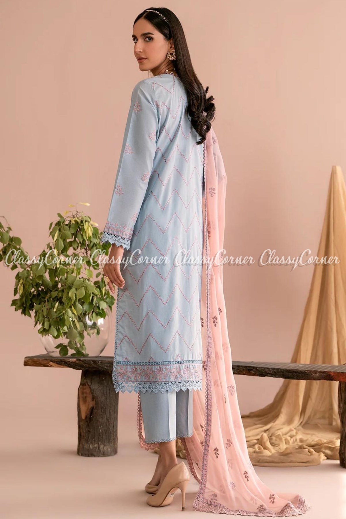 Pakistani Latest lawn Outfits 2024