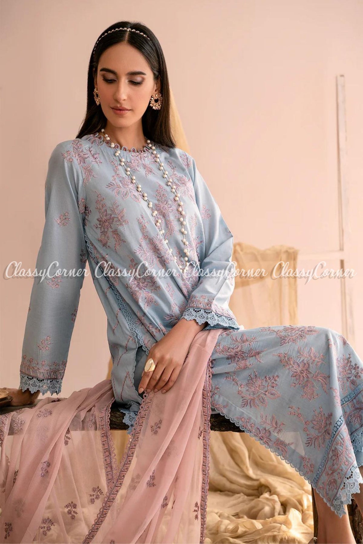 Pakistani Latest lawn Outfits 2024