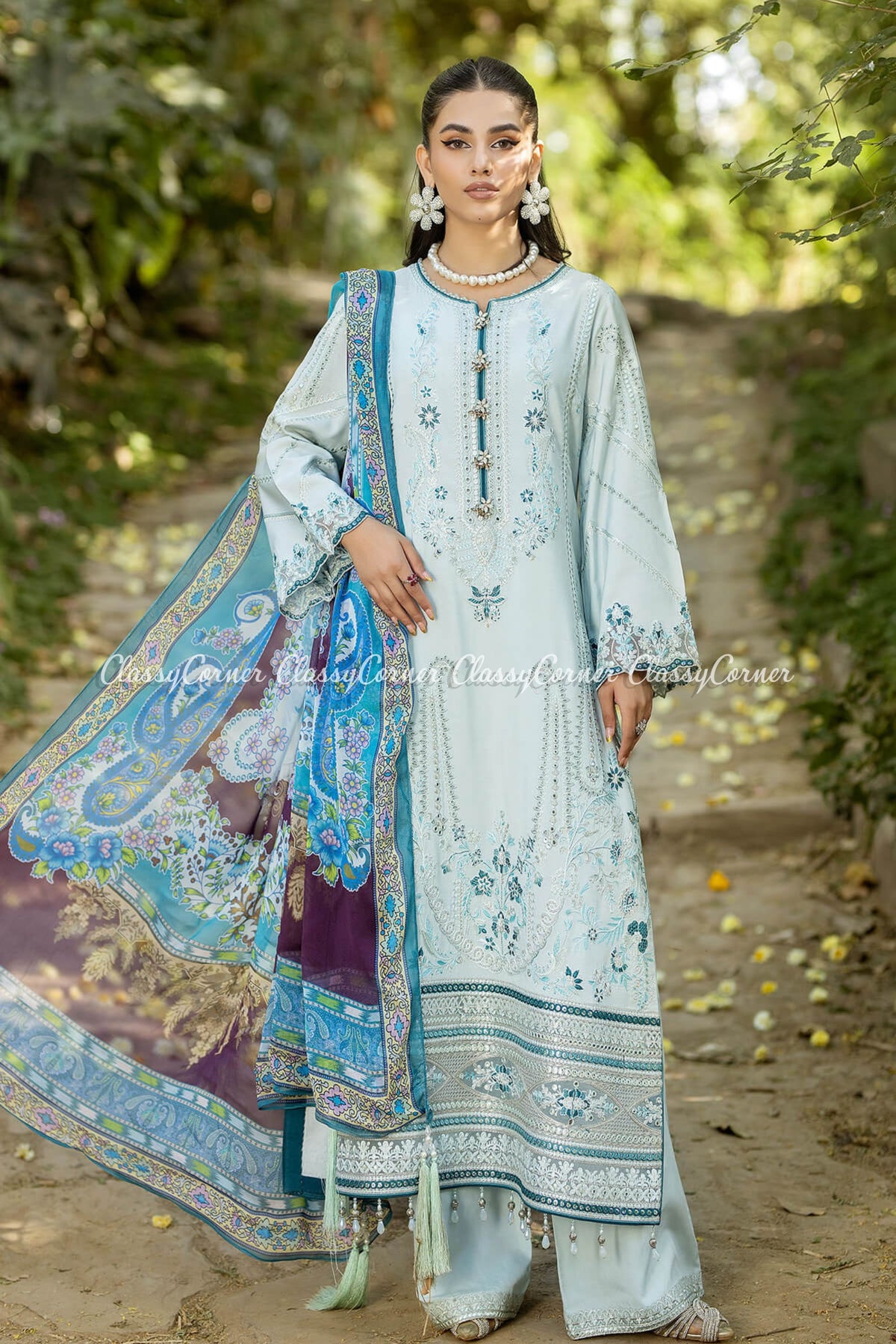 Women&#39;s Pakistani Formal Outfits