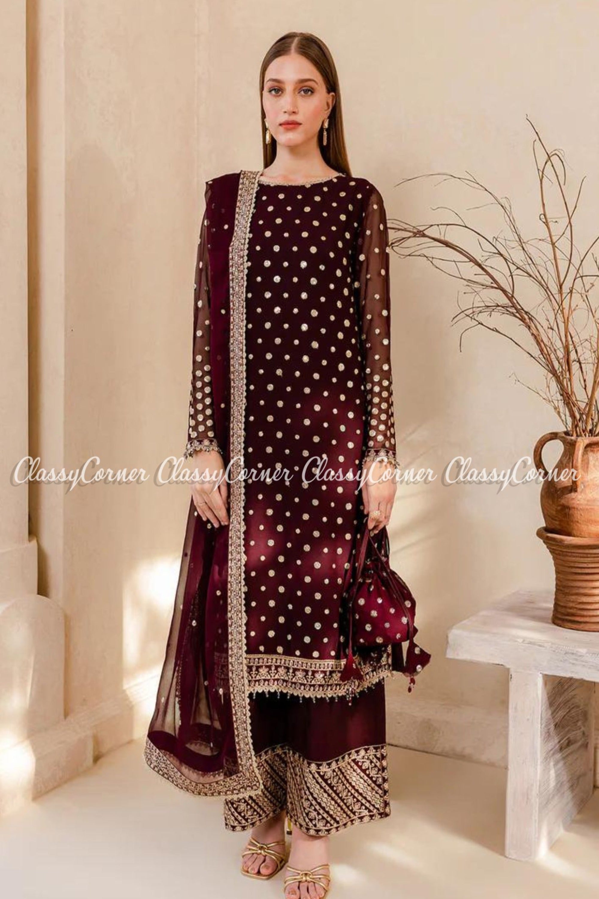 Latest Pakistani Wedding Outfits 