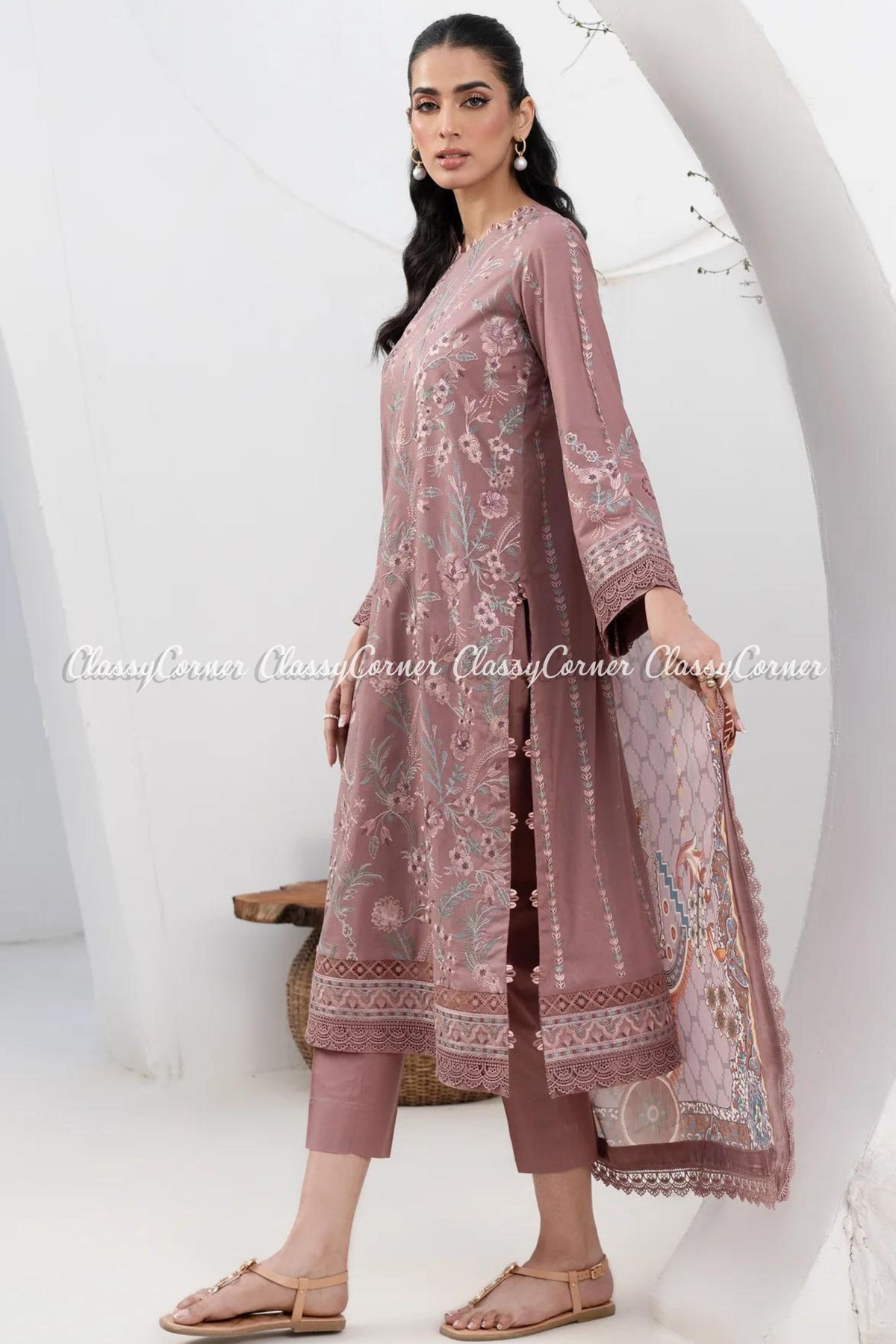 Pakistani Latest lawn Outfits 2024