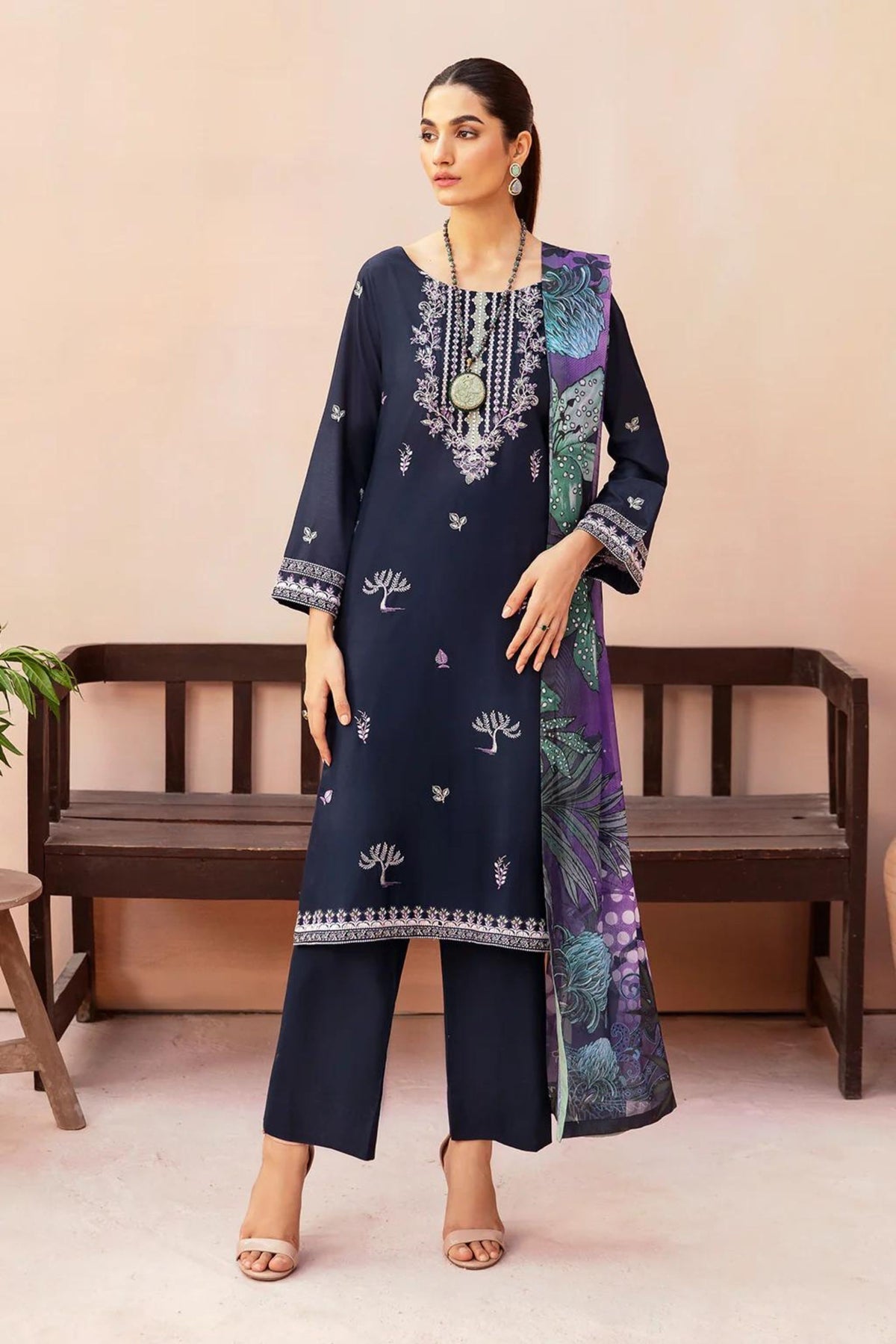 Pakistani Suits For Women In UK