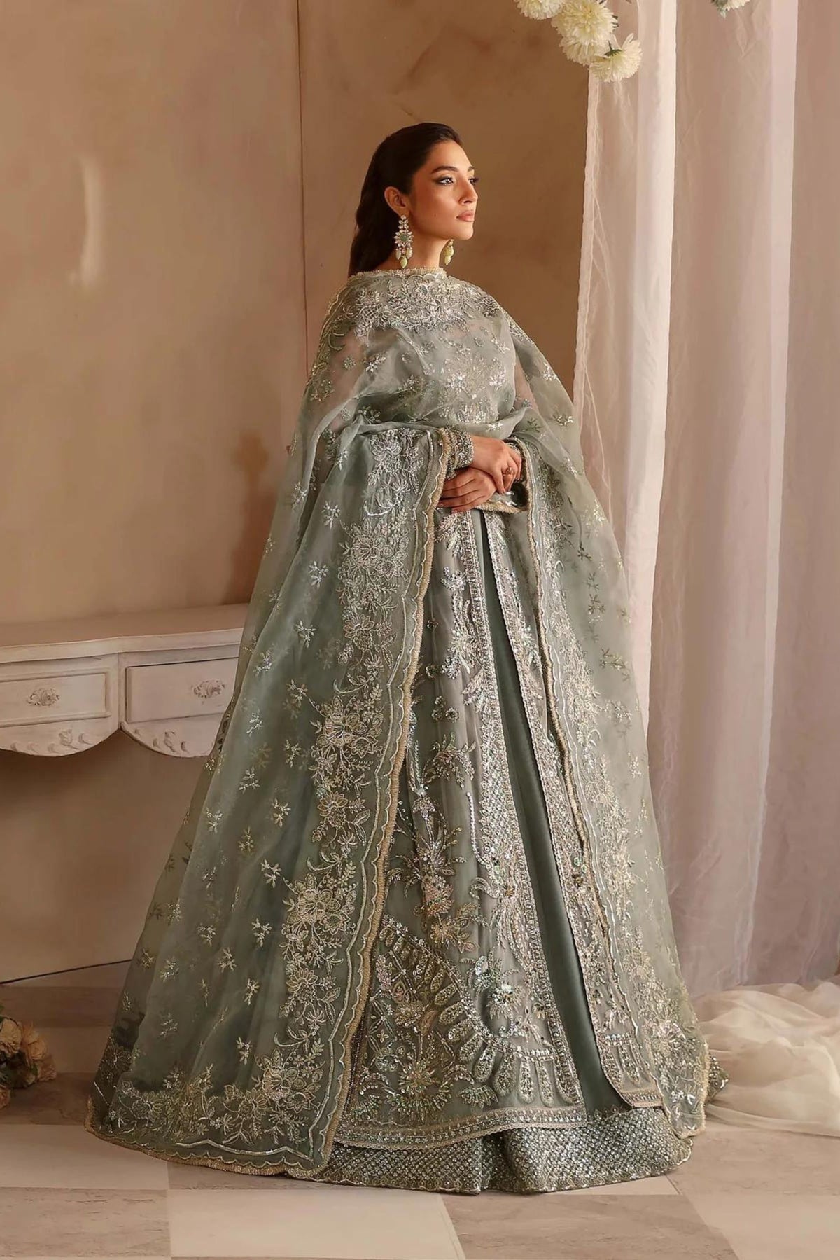 Latest Pakistani Wedding Outfits 2024