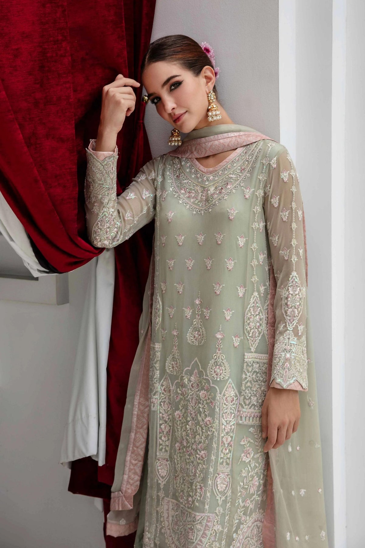 Latest Pakistani Wedding Outfits 2024