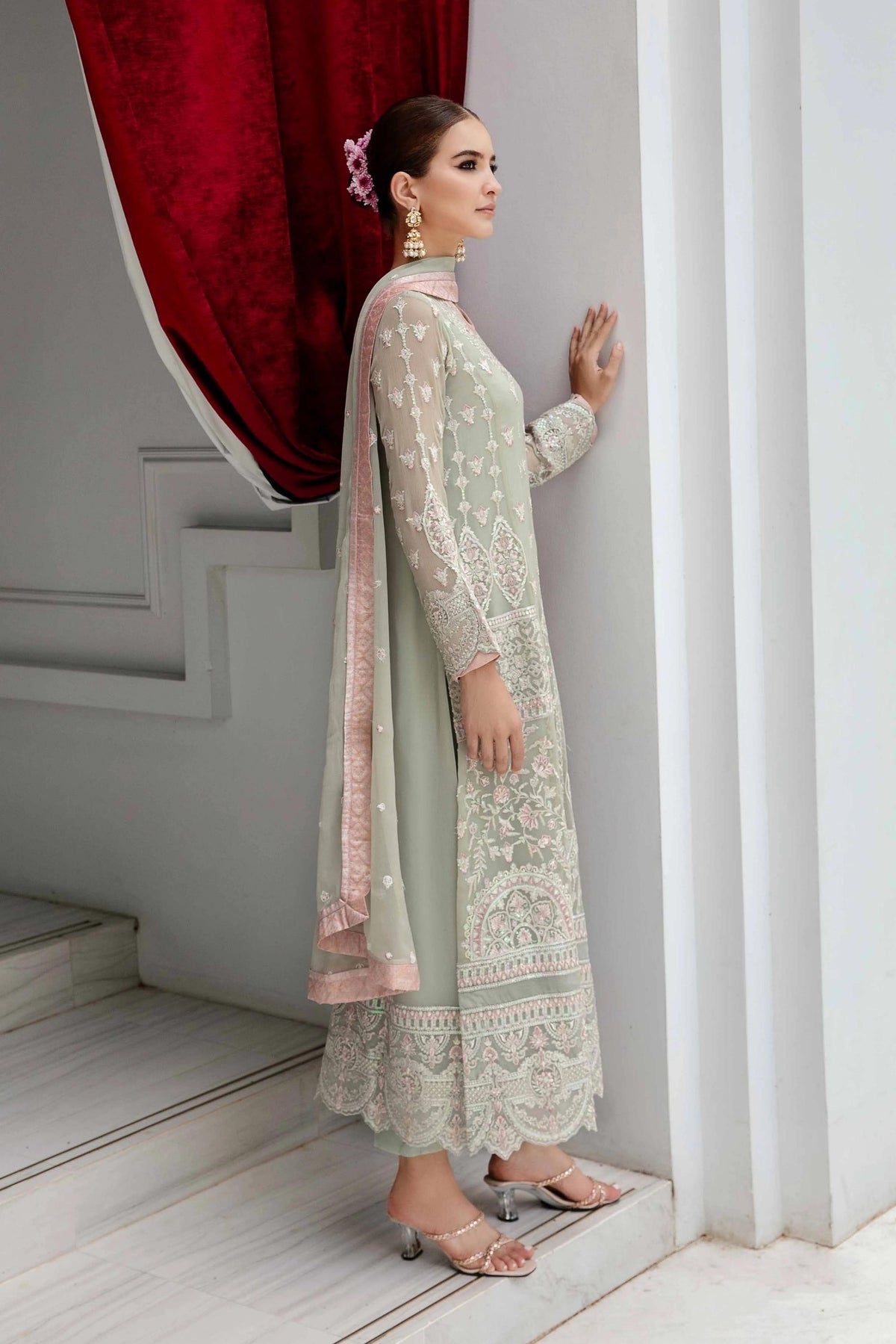 Latest Pakistani Wedding Outfits 2024