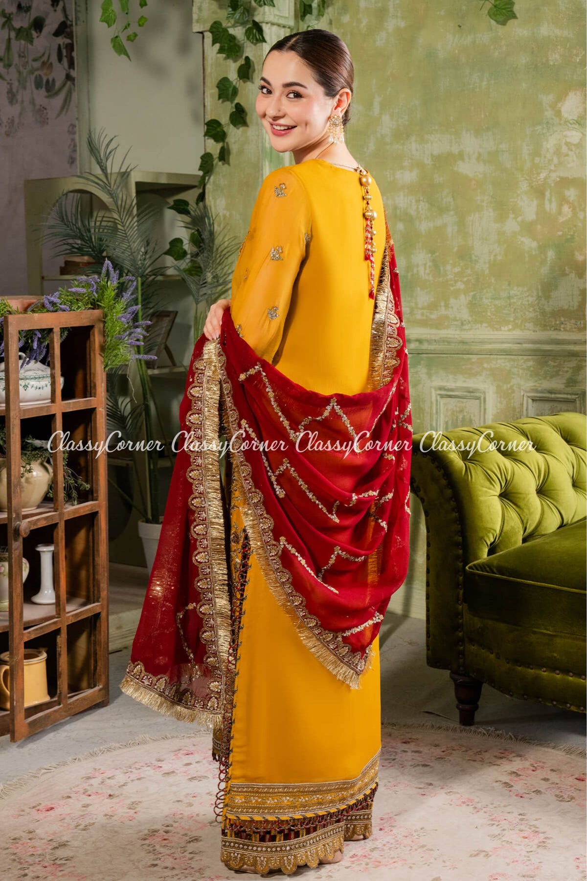 Mehndi wear outfits for Weddings 