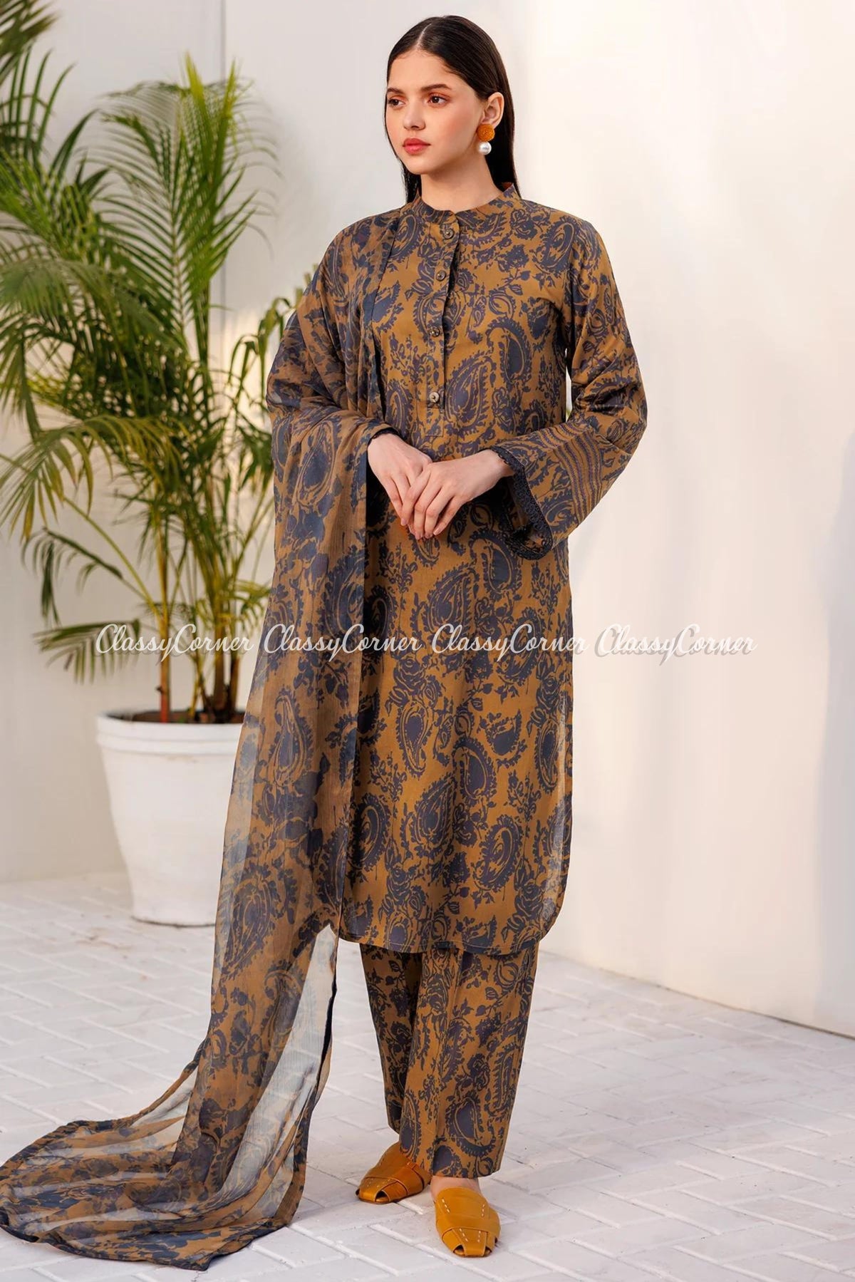 Latest Pakistani Semi Formal Outfits 2024