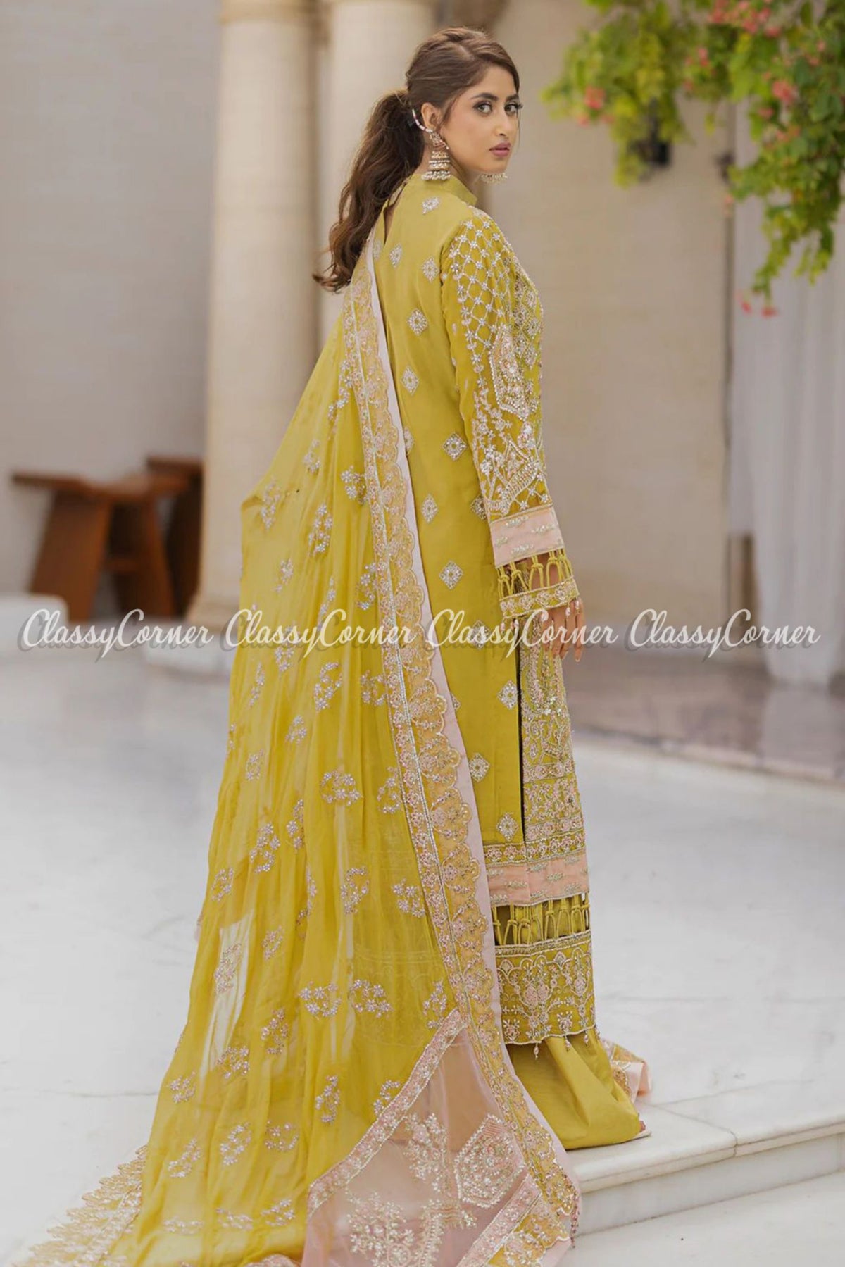 pakistani wedding party outfits