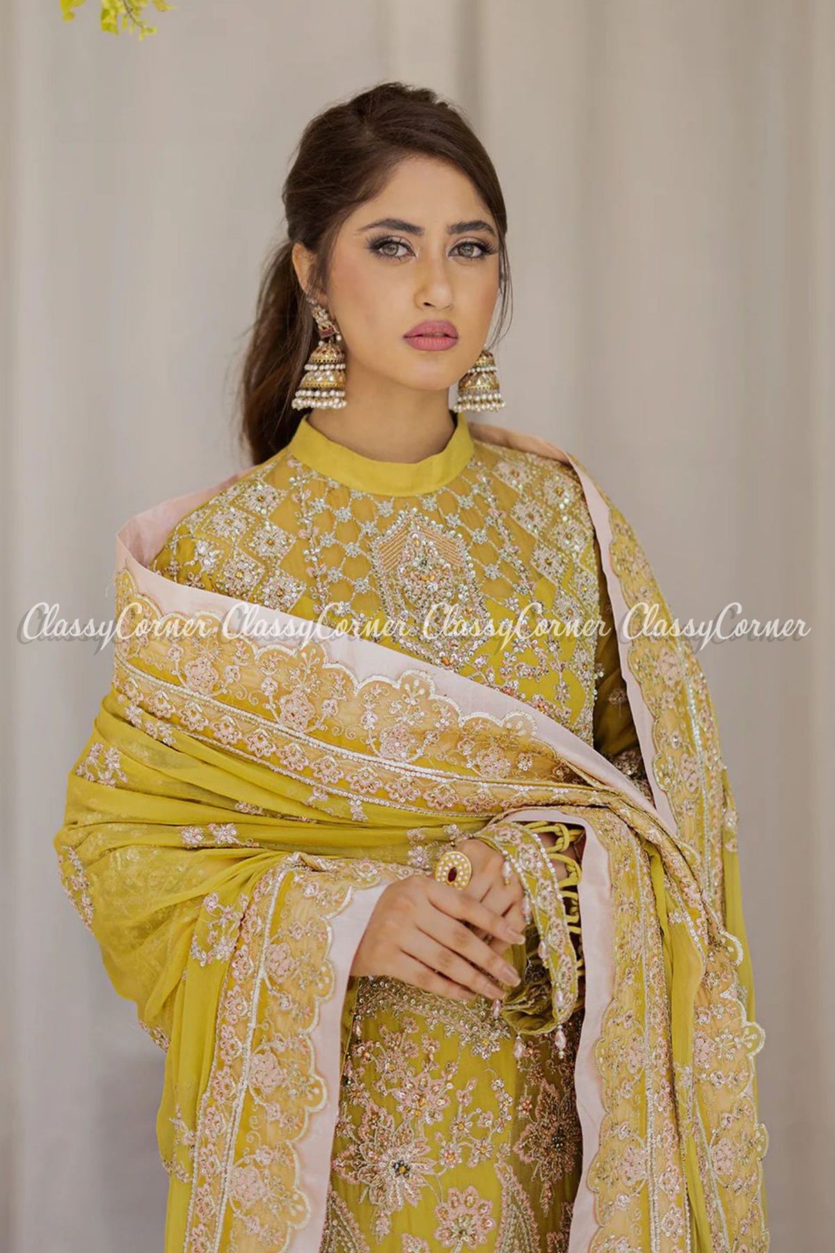 traditional pakistani wedding clothing