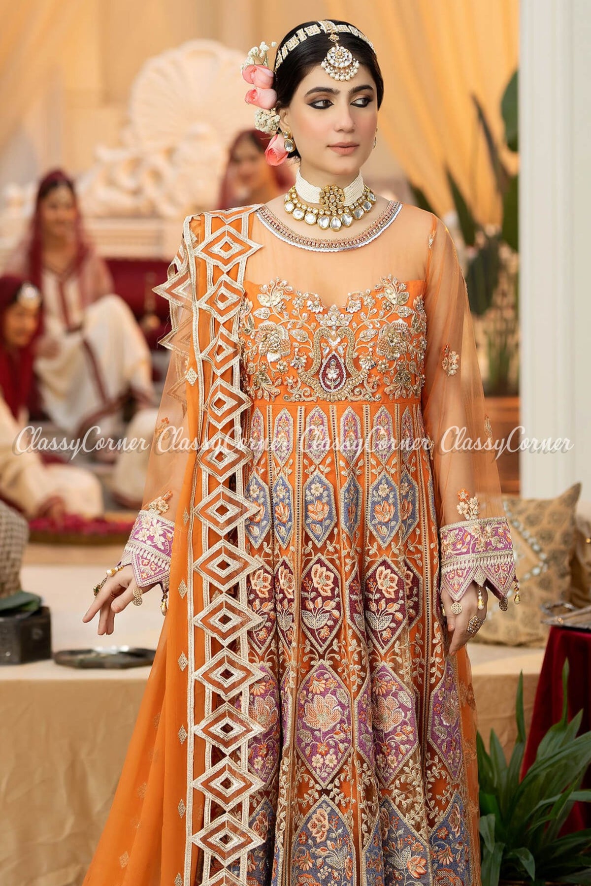 pakistani mehndi night outfit