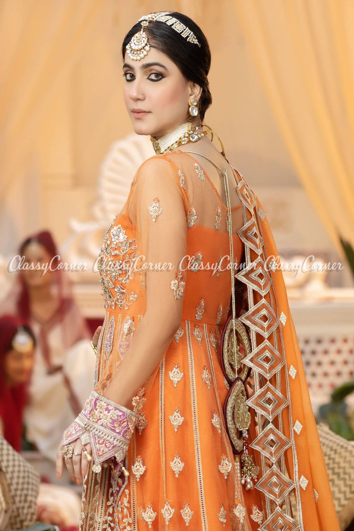 pakistani mehndi night outfit