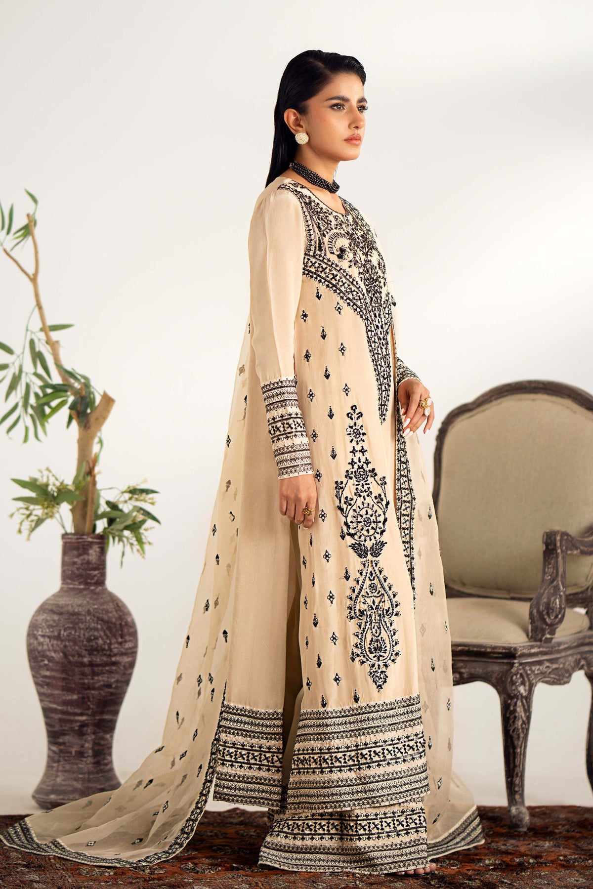 Party wear Suits For Pakistani Wedding Function