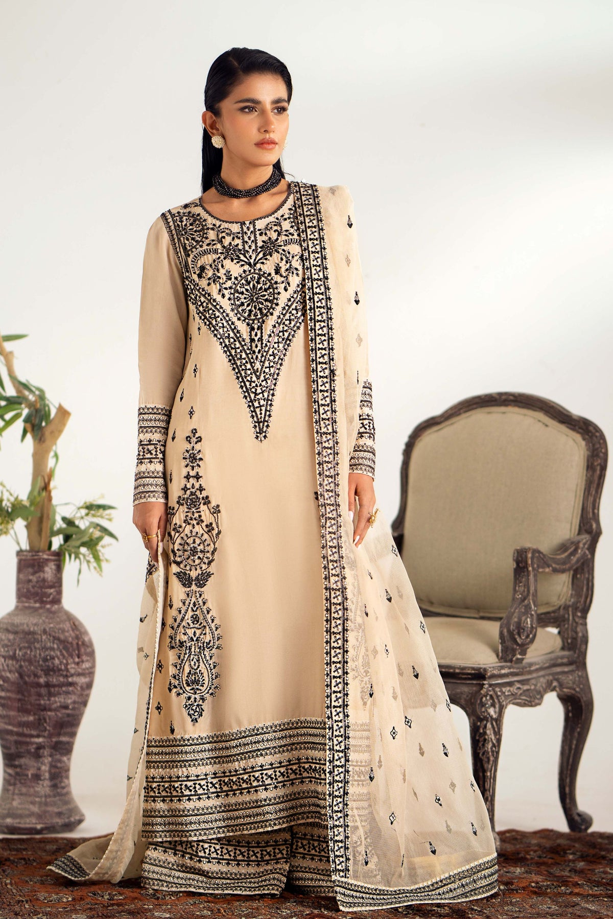 Party wear Suits For Pakistani Wedding Function