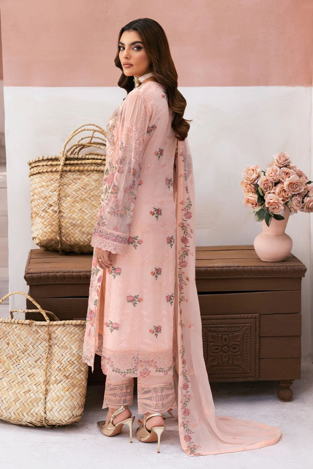 Pakistani Formal Party Clothes For Females