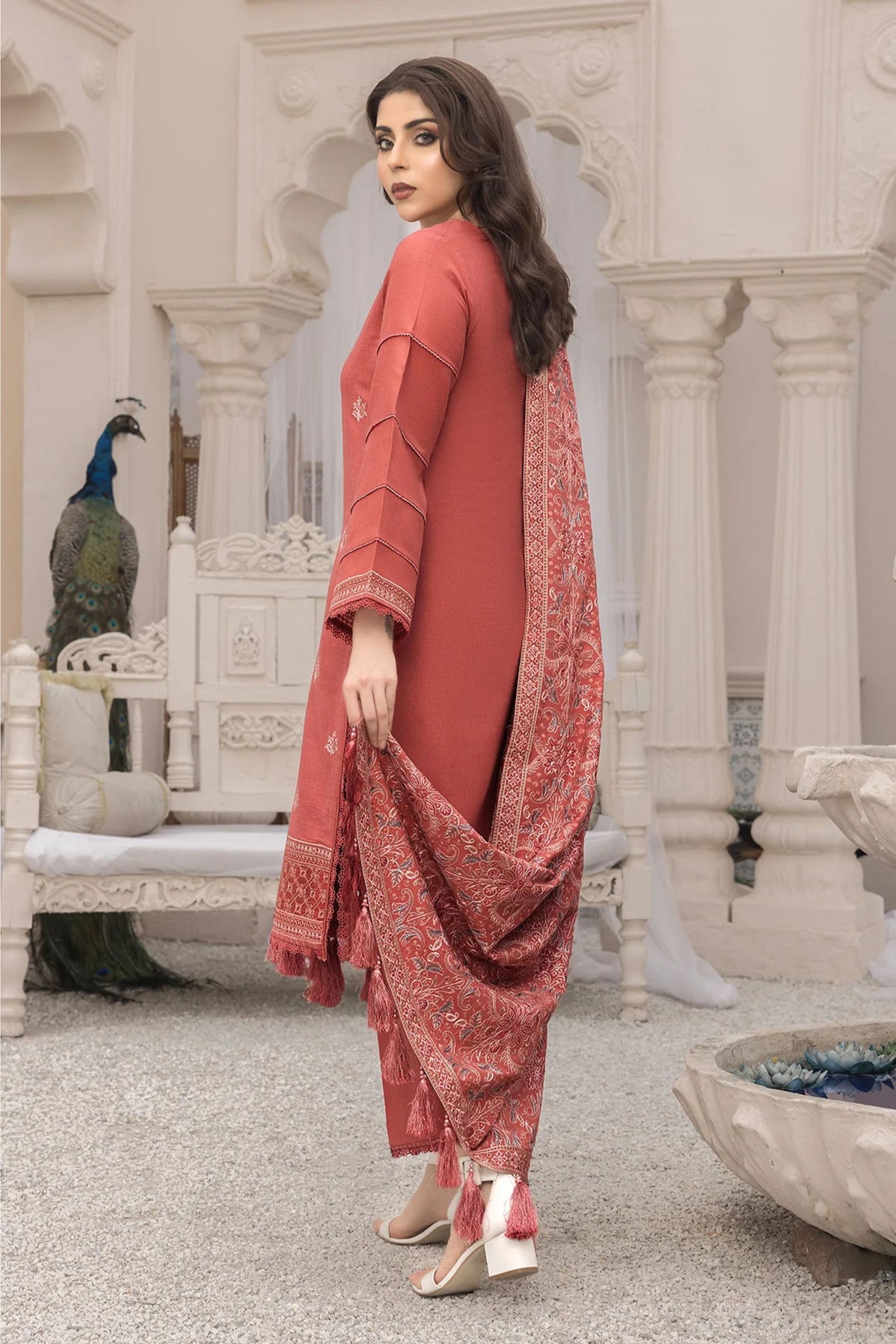 Latest Pakistani Readymade Suits Online