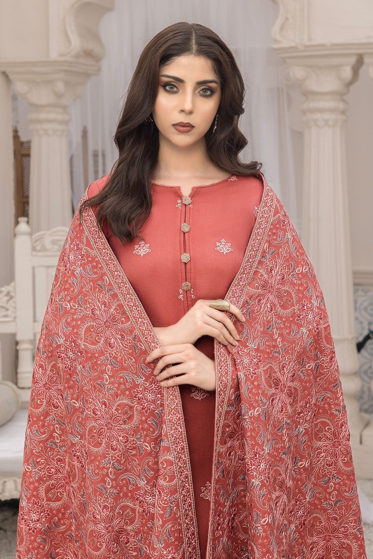 Latest Pakistani Readymade Suits Online