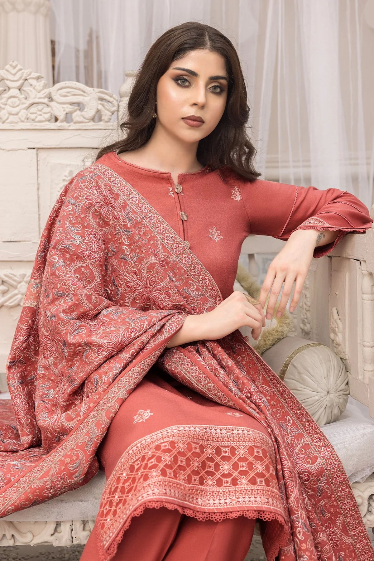 Latest Pakistani Readymade Suits Online