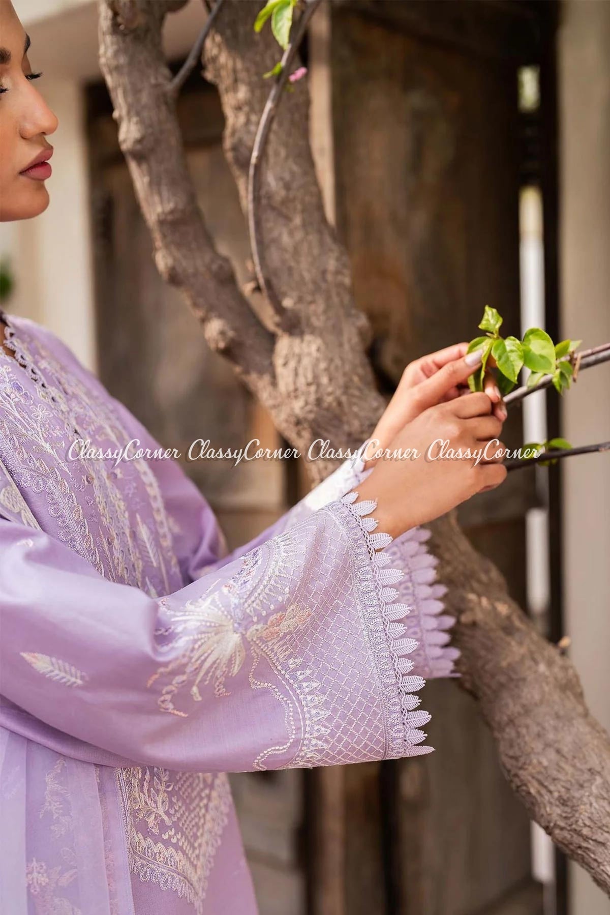 Purple Lawn Embroidered 3pc Suit