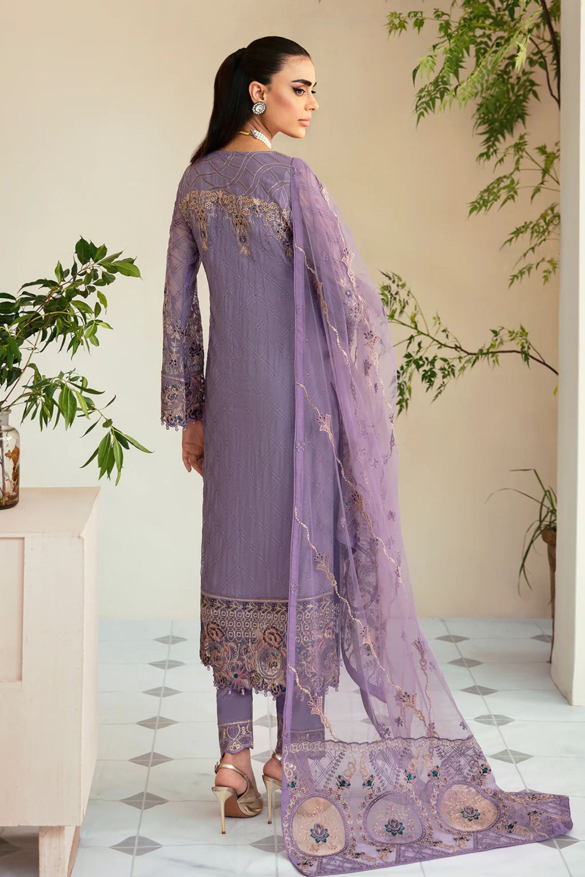 Latest Pakistani Wedding Outfits 2024