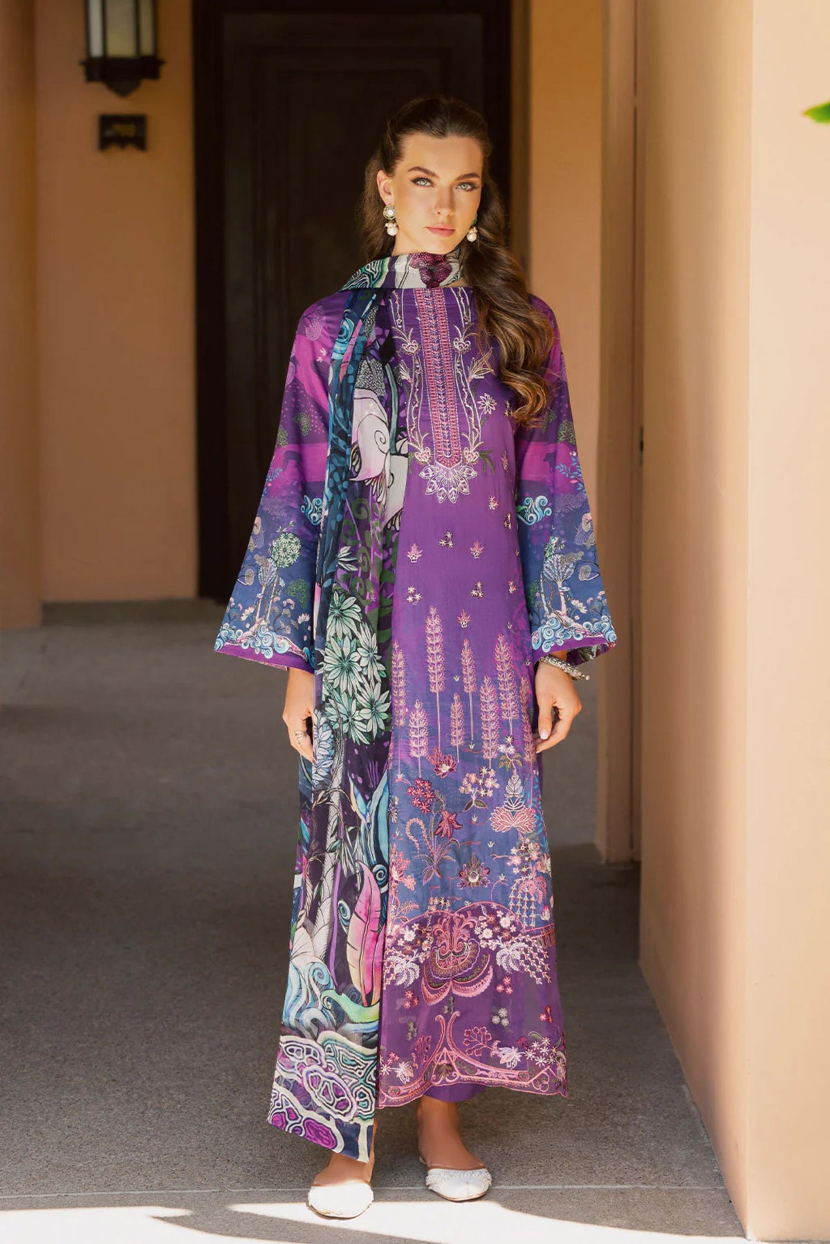 Pakistani Lawn Suits For Ladies 