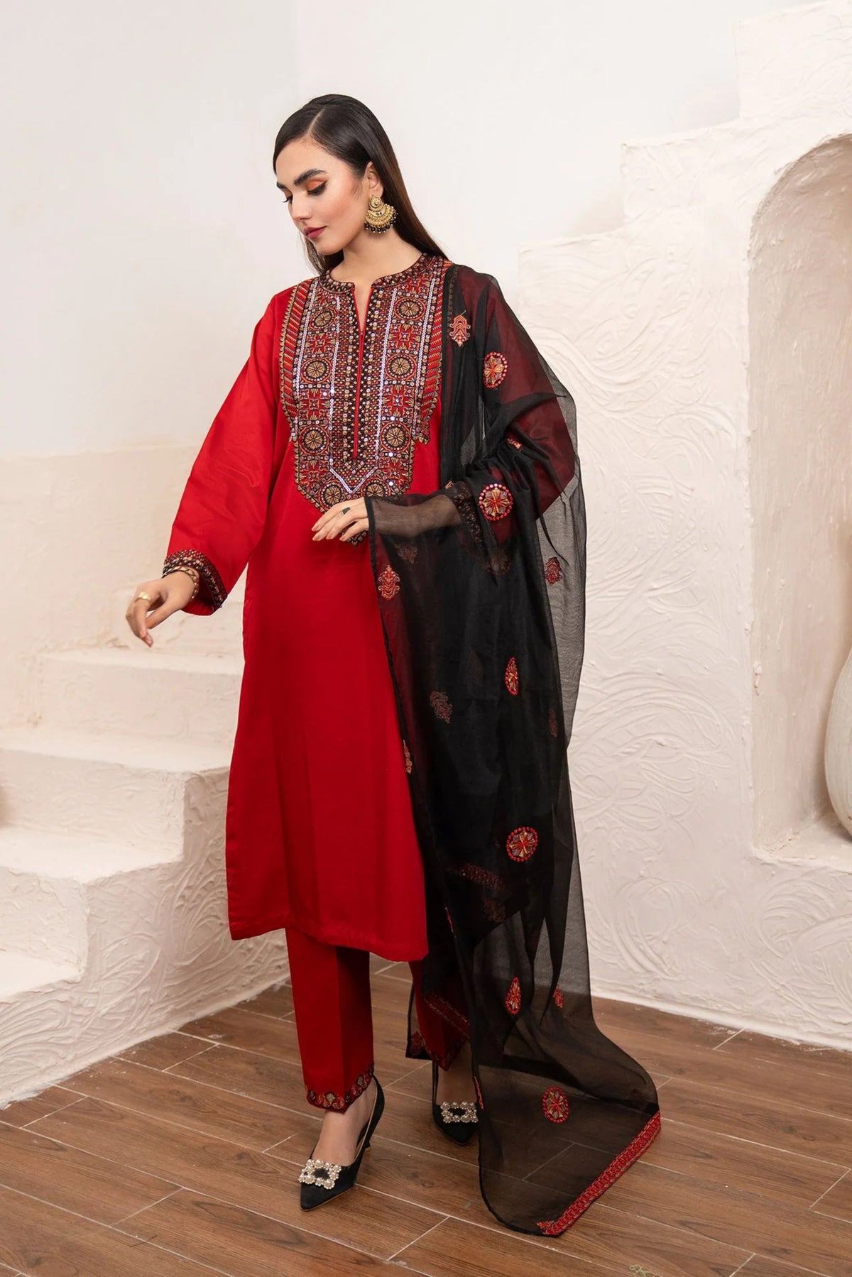 Women Pakistani Suits for Get Togethers