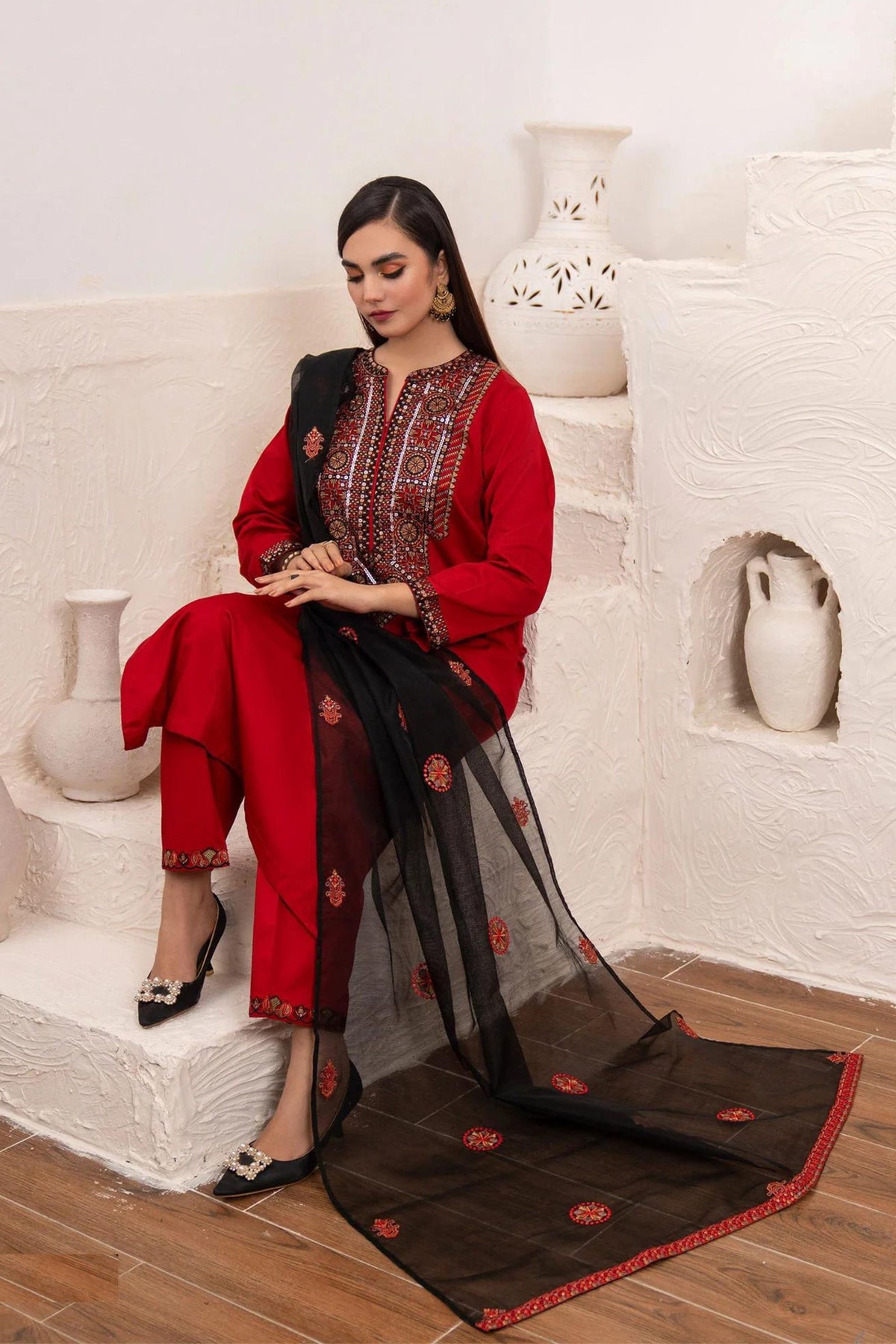 Women Pakistani Suits for Get Togethers