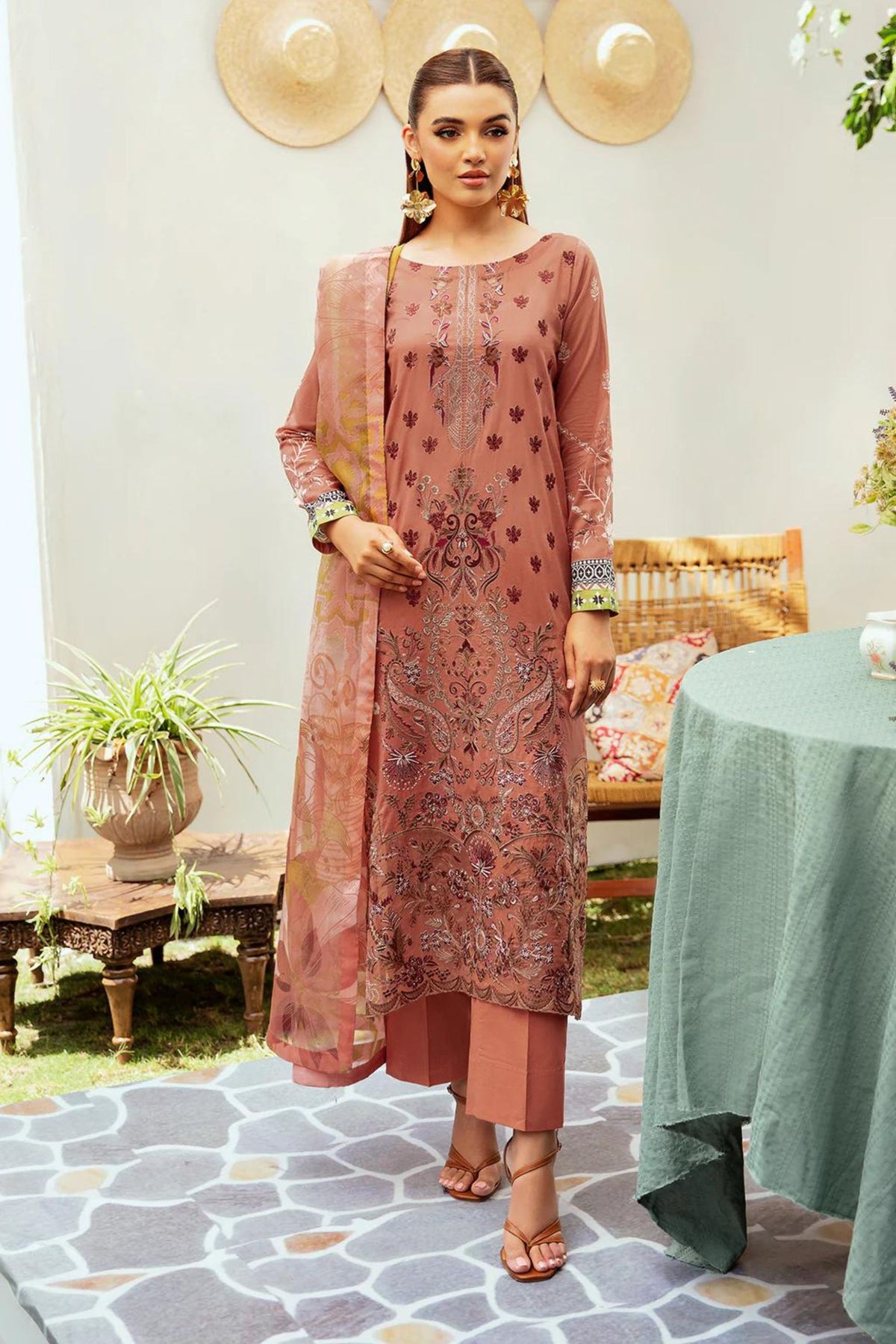 Traditional Pakistani Formal Wear Clothing