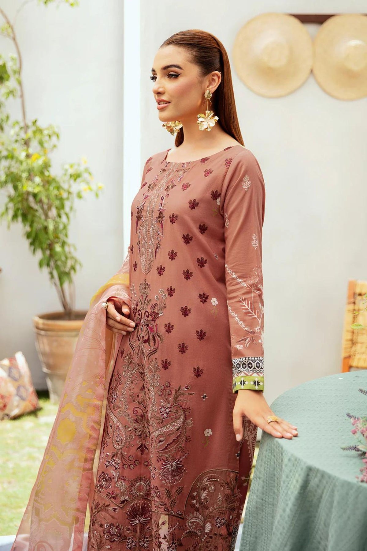 Traditional Pakistani Formal Wear Clothing