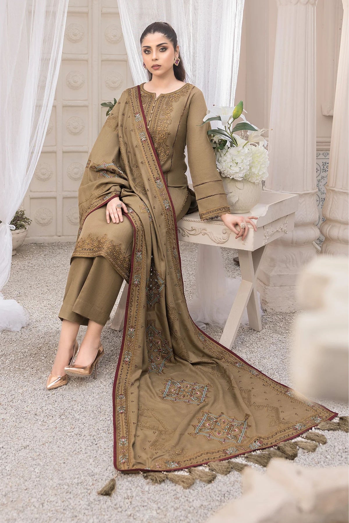 Latest Pakistani Readymade Suits Online