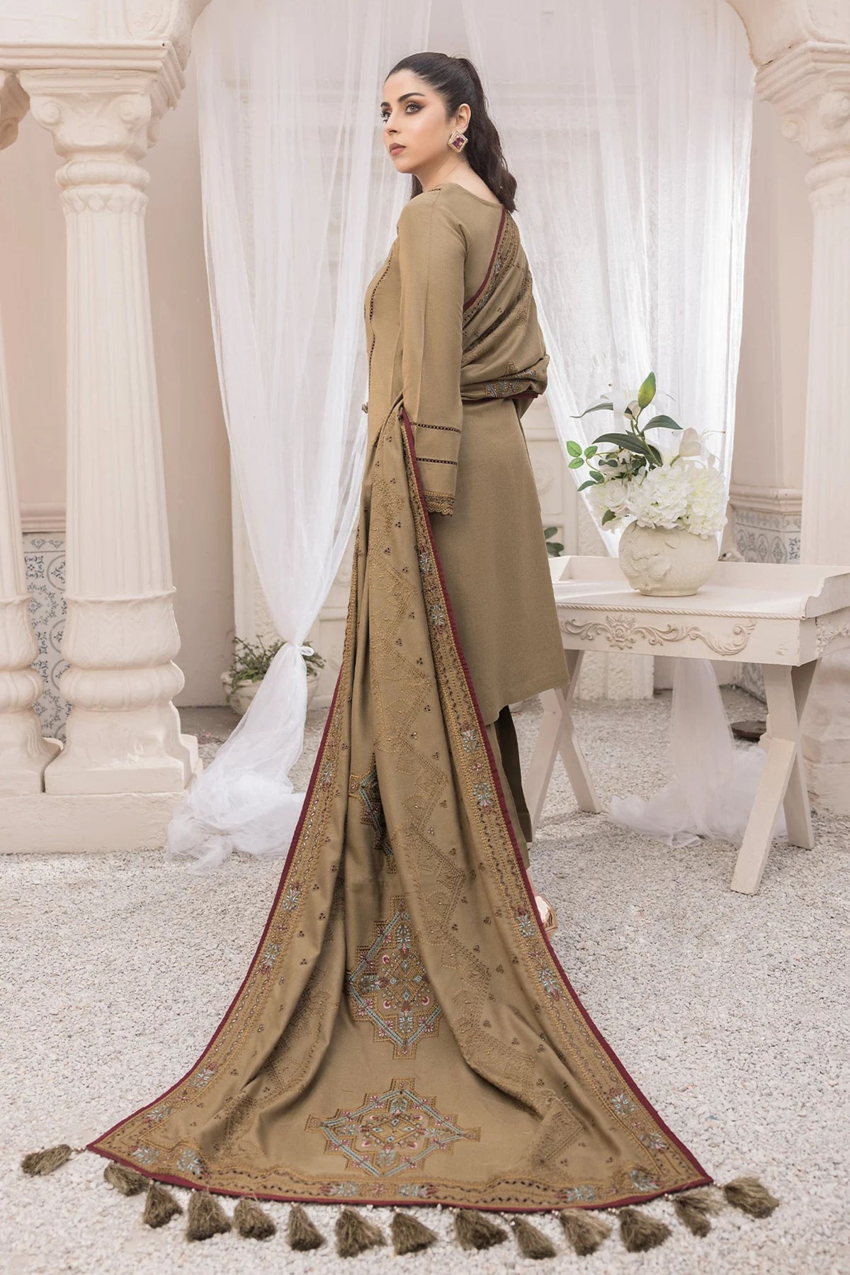 Latest Pakistani Readymade Suits Online