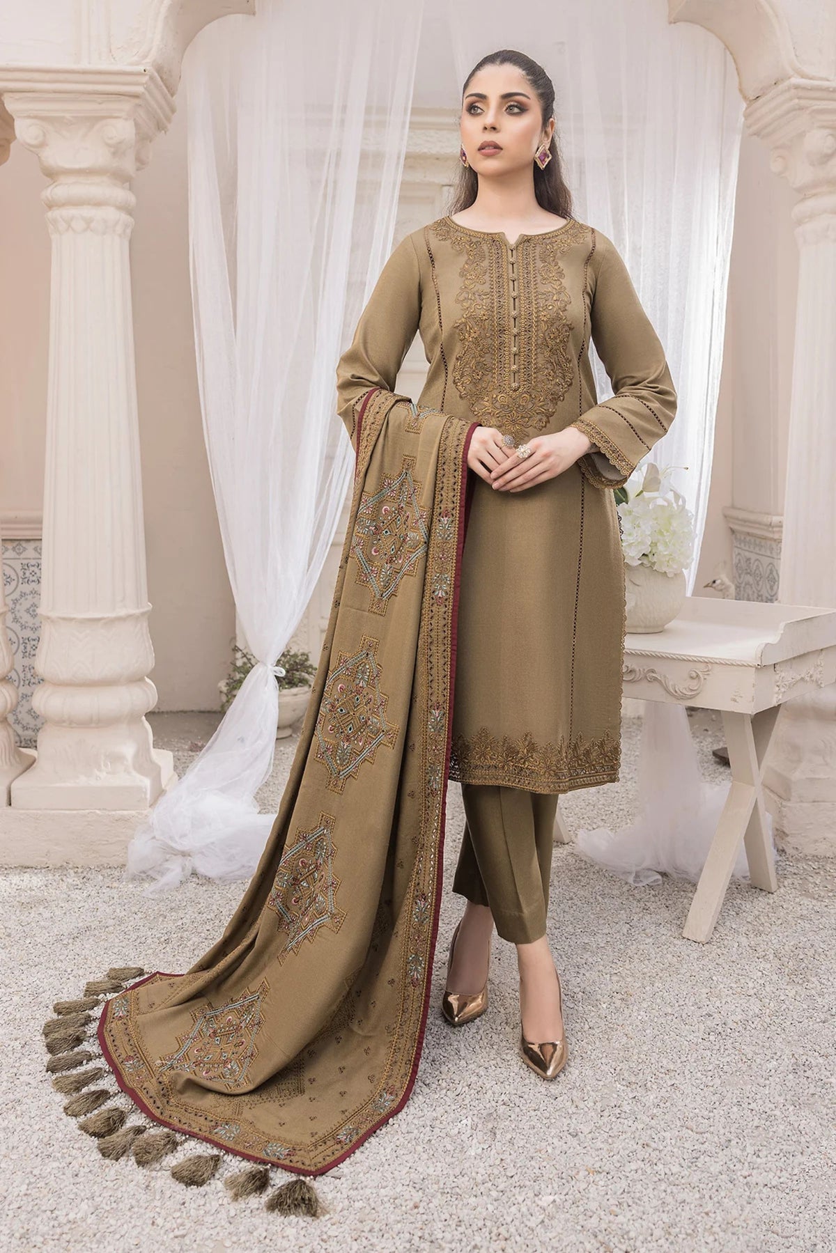 Latest Pakistani Readymade Suits Online