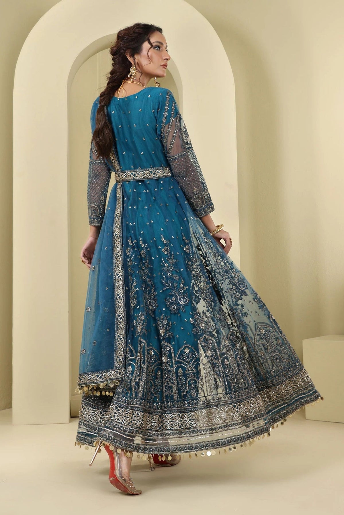 Pakistani Wedding Guest Outfits 2024