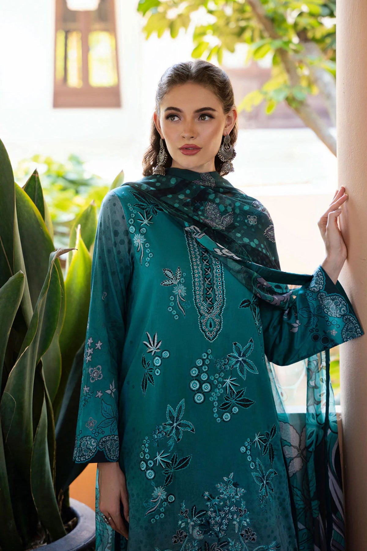 Semi Formal Suits For Pakistani Get Togethers