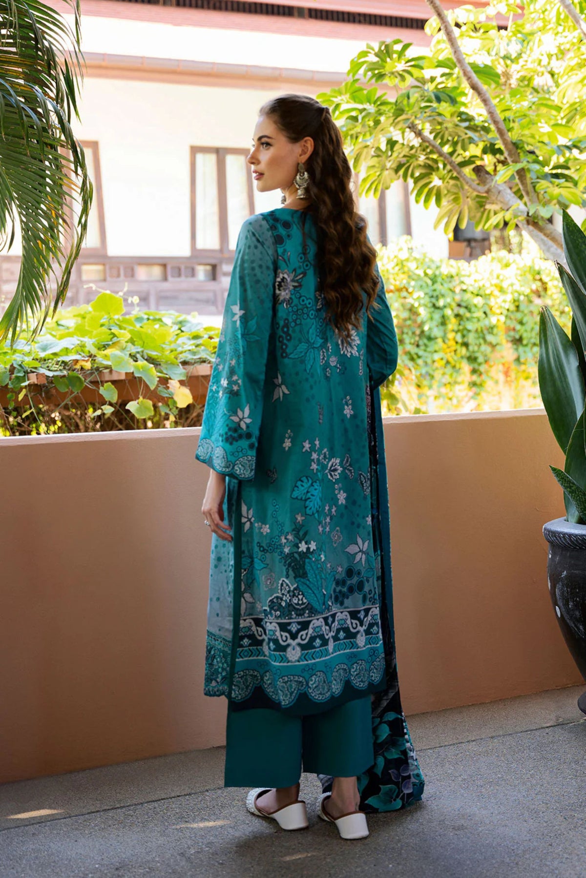 Semi Formal Suits For Pakistani Get Togethers