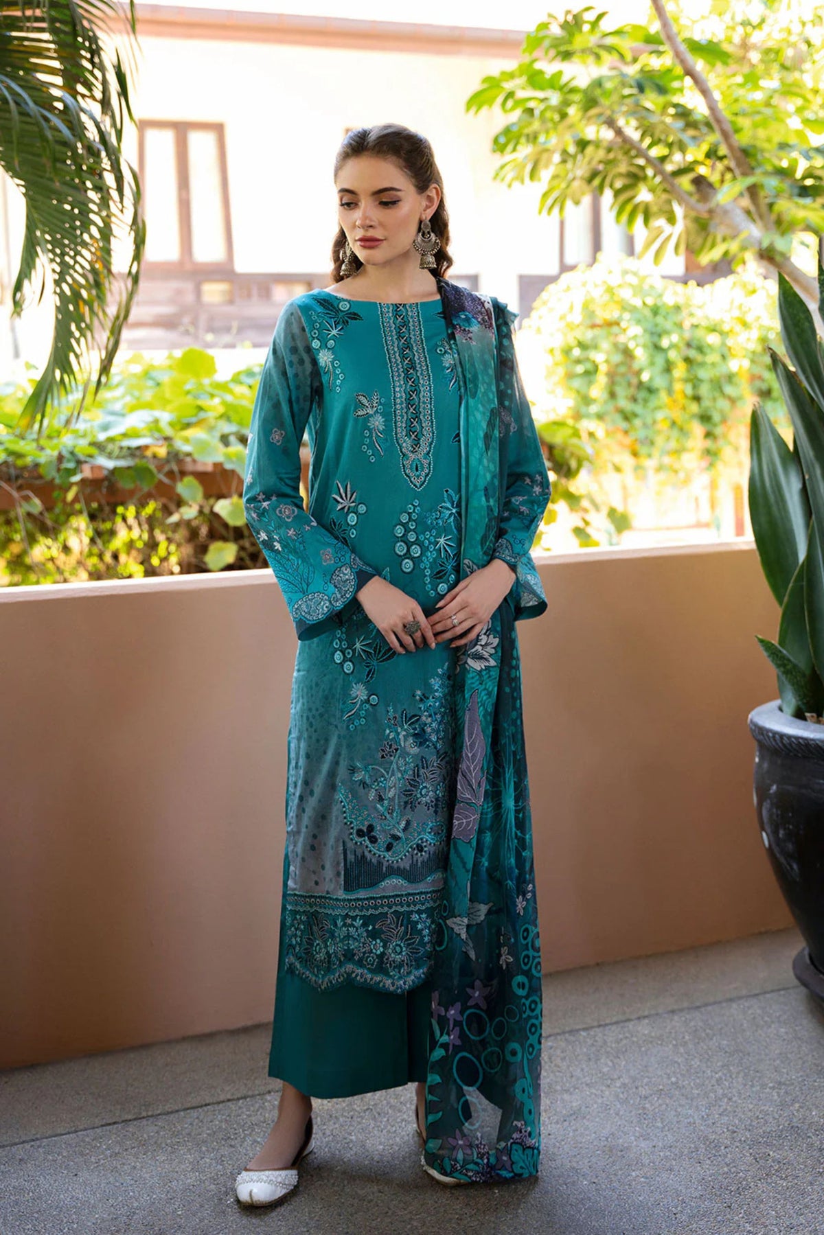 Semi Formal Suits For Pakistani Get Togethers