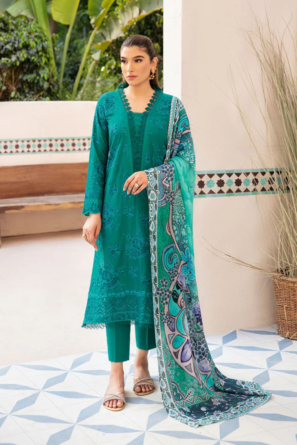 Fancy Suits For Pakistani Get Together