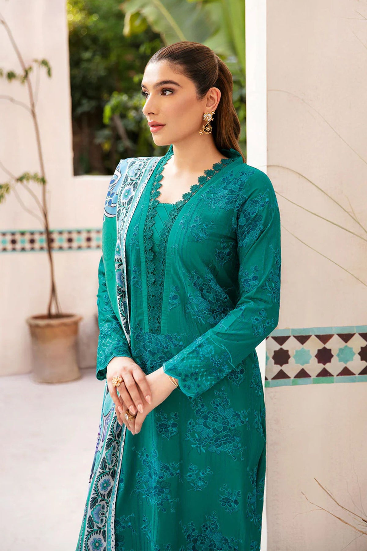 Fancy Suits For Pakistani Get Together