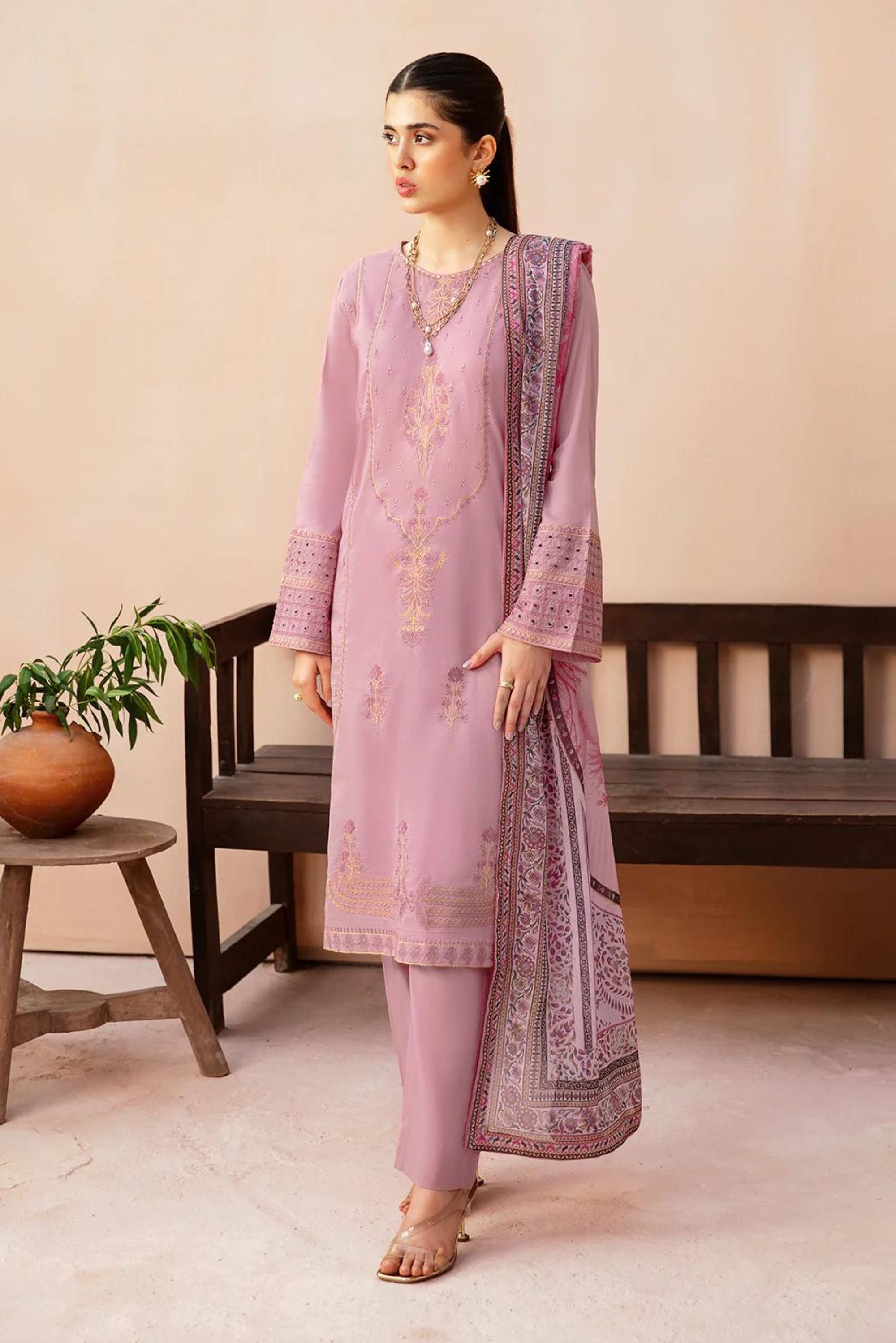 Pakistani Guest Formal Outfits 