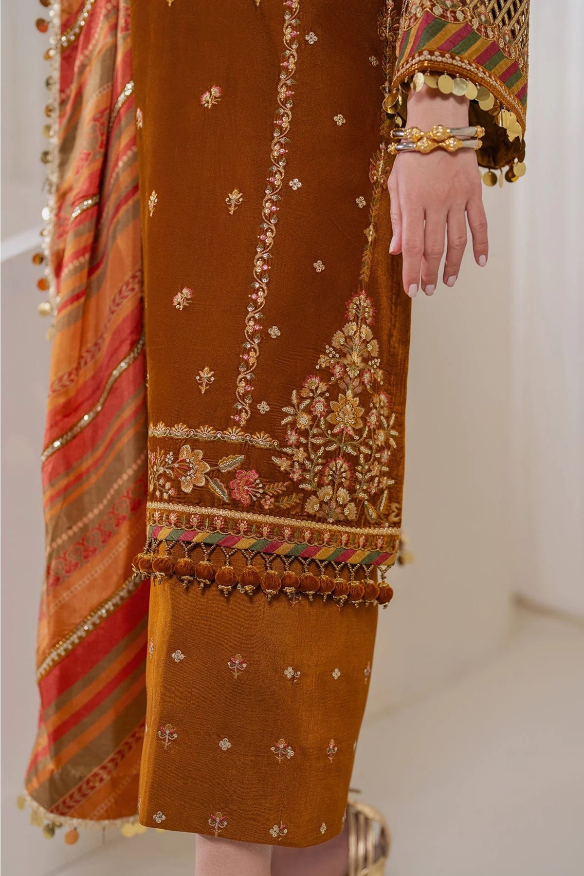 Pakistani Velvet Outfits Online