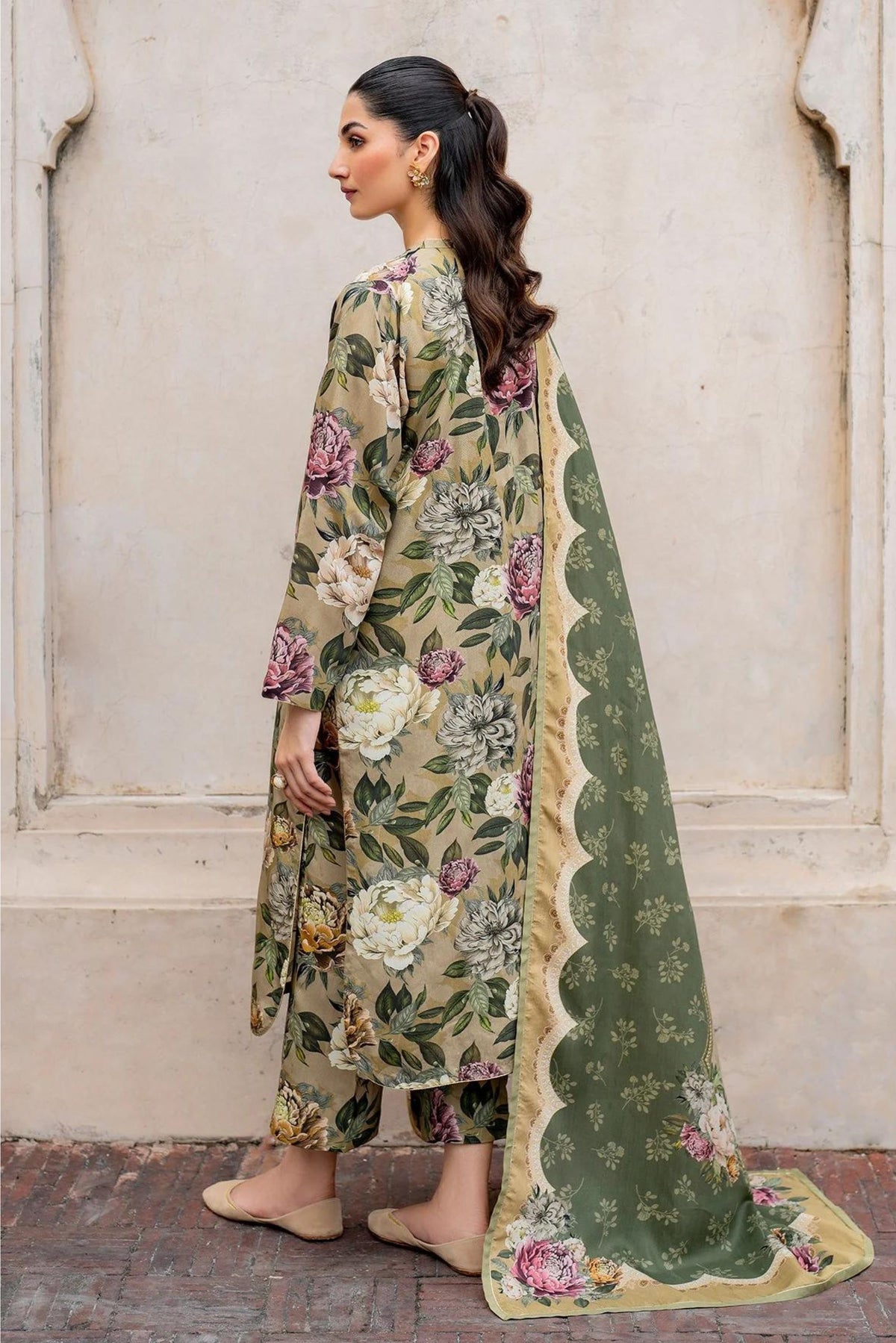 Pakistani Semi Formal Salwar Kameez