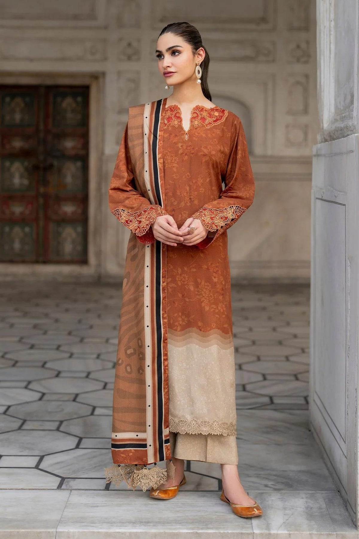 Pakistani Semi Formal Salwar Kameez