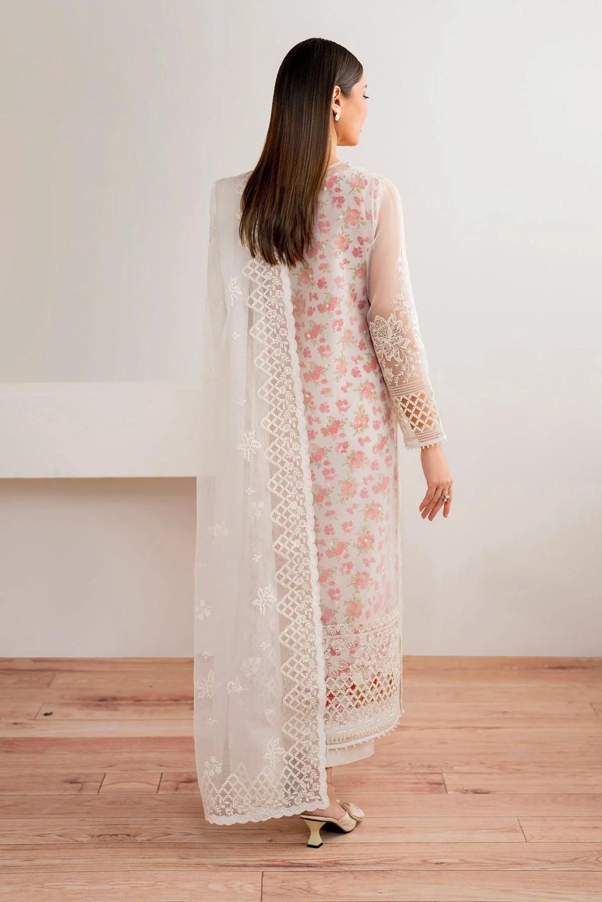 Traditional Pakistani Wedding Clothing 