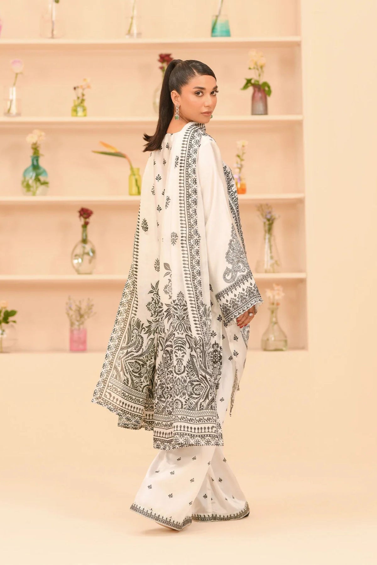 Fancy Pakistani Suits For Get Togethers