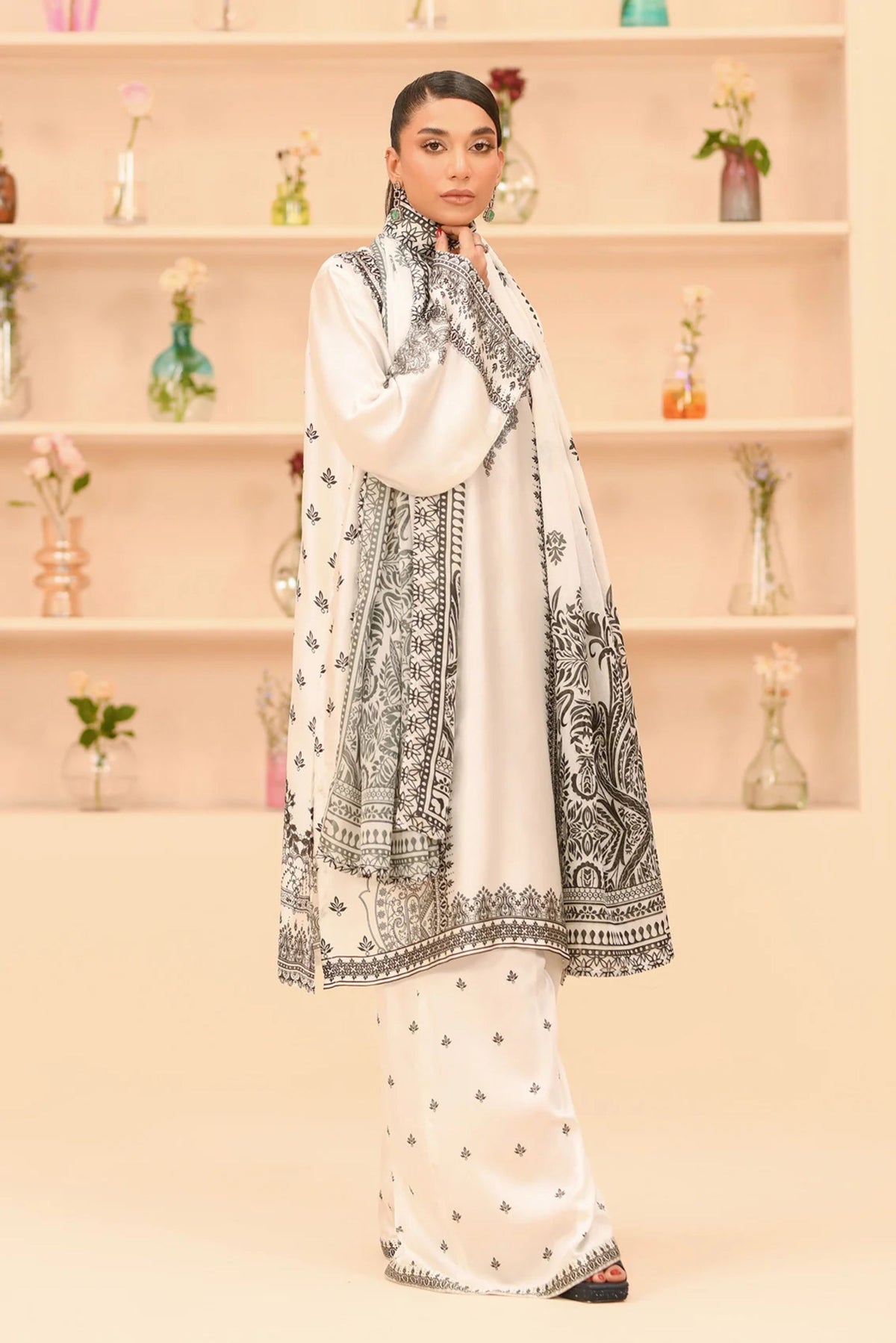 Fancy Pakistani Suits For Get Togethers