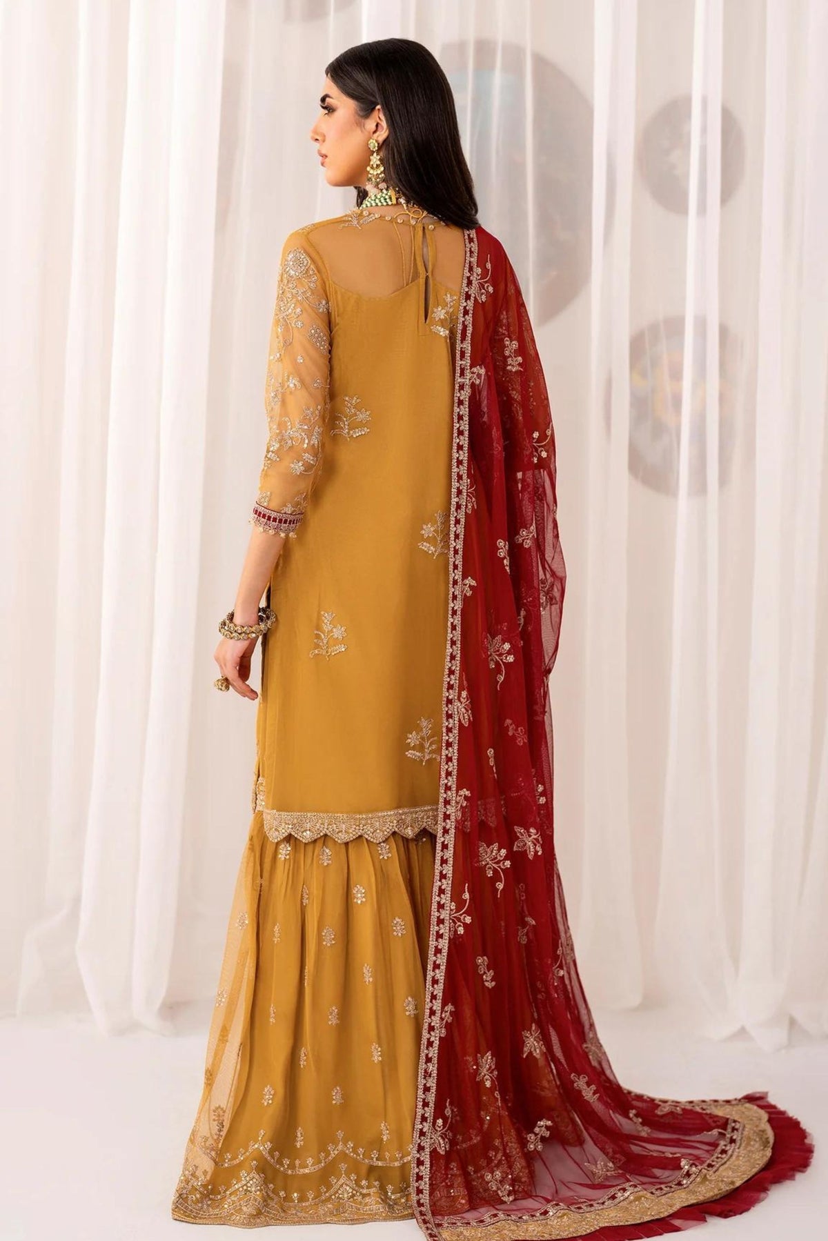 Pakistani Mehndi Wear Outfits