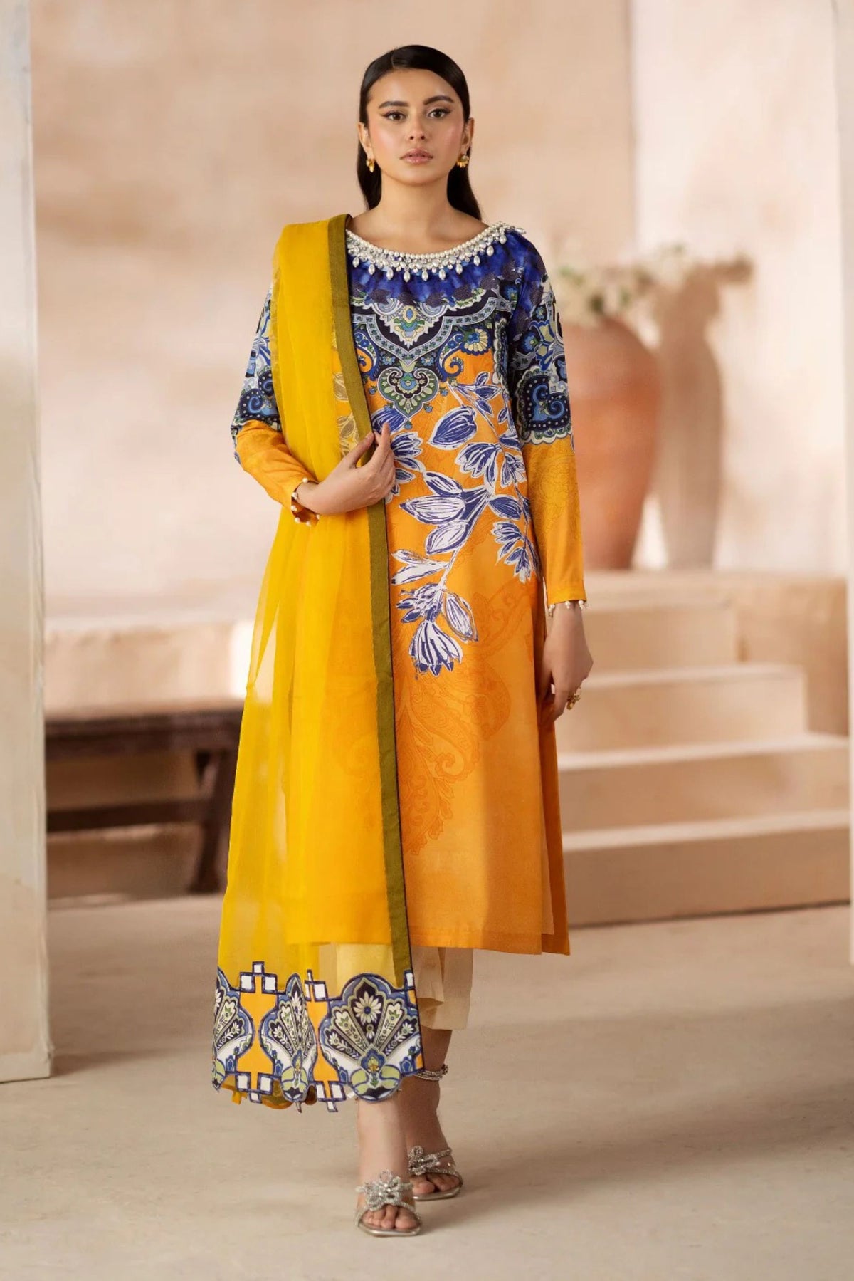 Party wear Suits For Pakistani Wedding Function