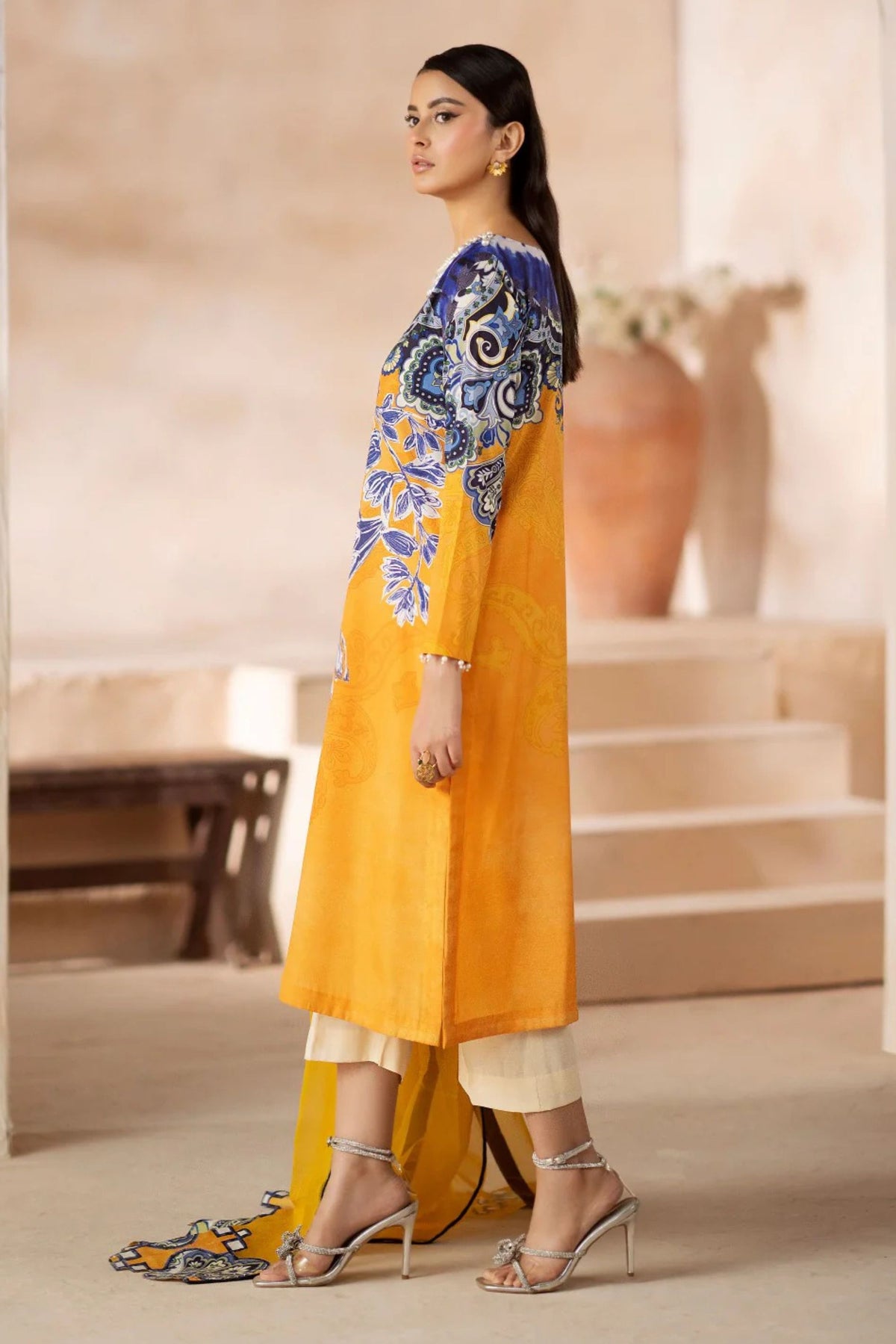 Party wear Suits For Pakistani Wedding Function