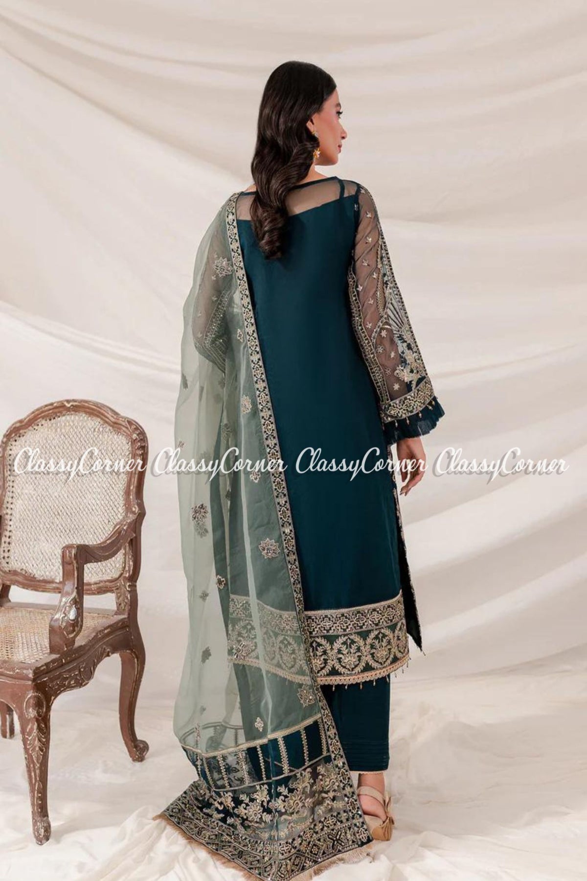 Pakistani wedding costumes for women